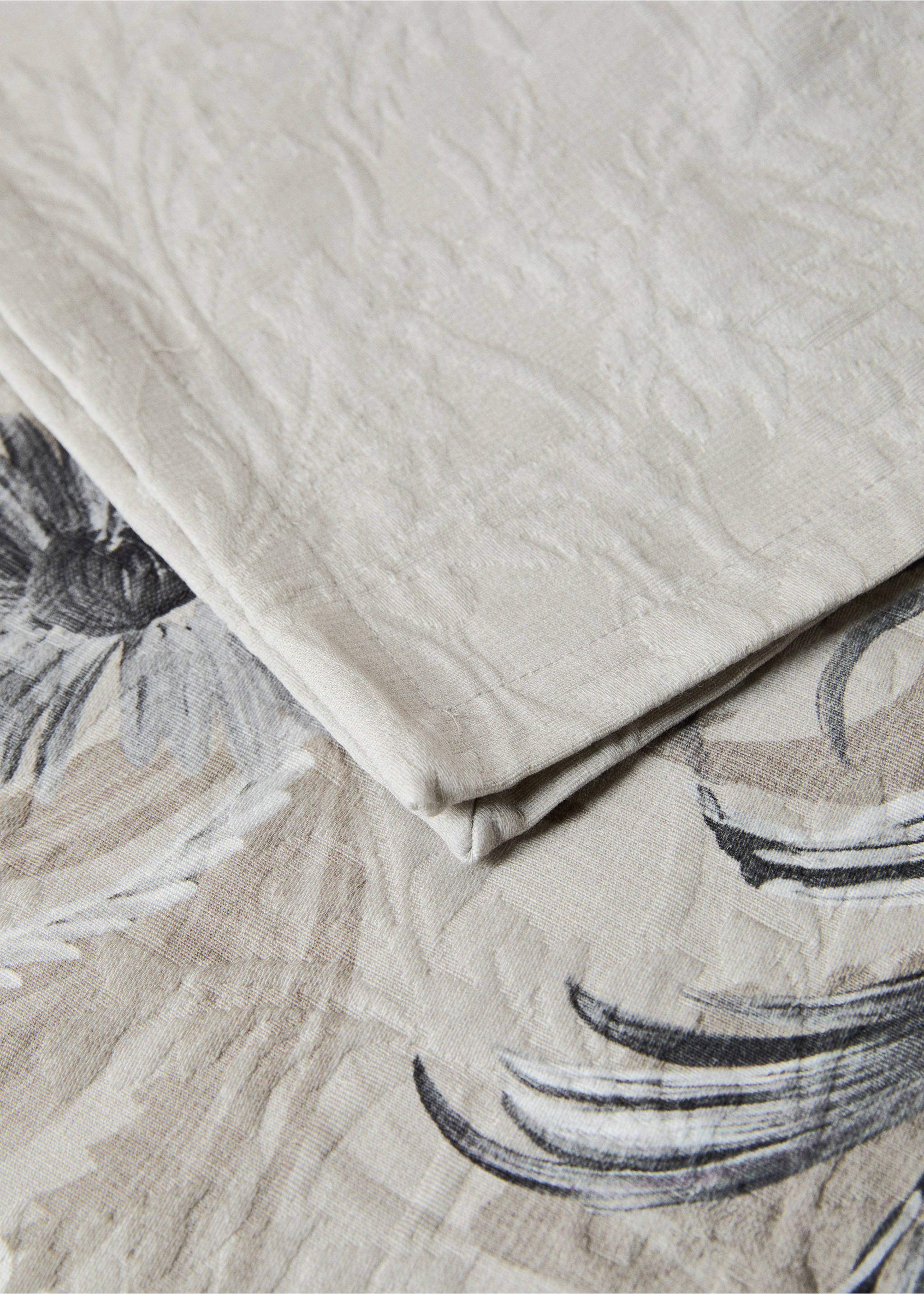 Cotton jacquard floral-print tablecloth for 6 to 8 diners - Details of the article 1, Grey. Ref: 17004145-00.