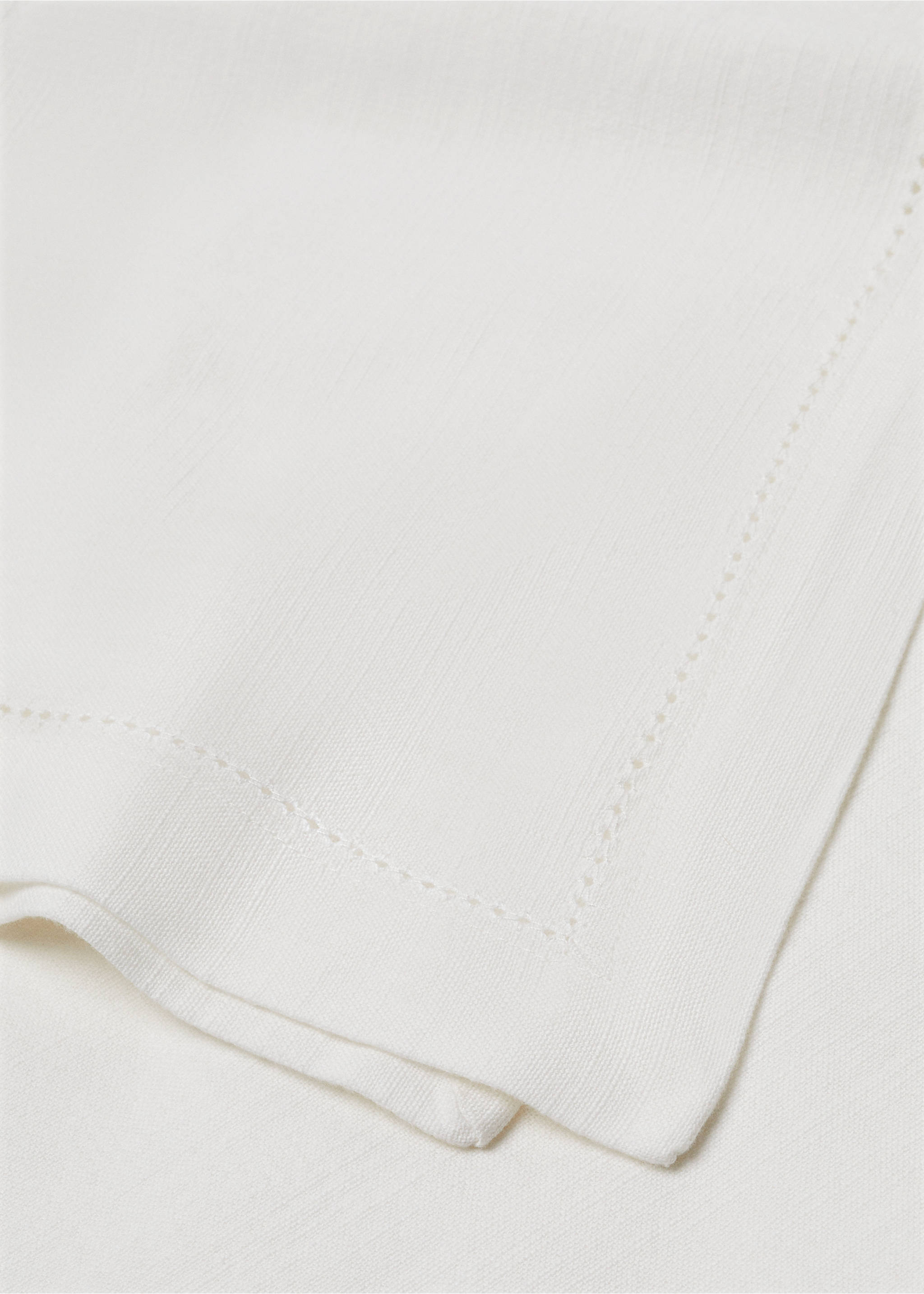 Cotton vanilla tablecloth for 2 to 4 diners - Details of the article 1, Off White. Ref: 17004147-00.