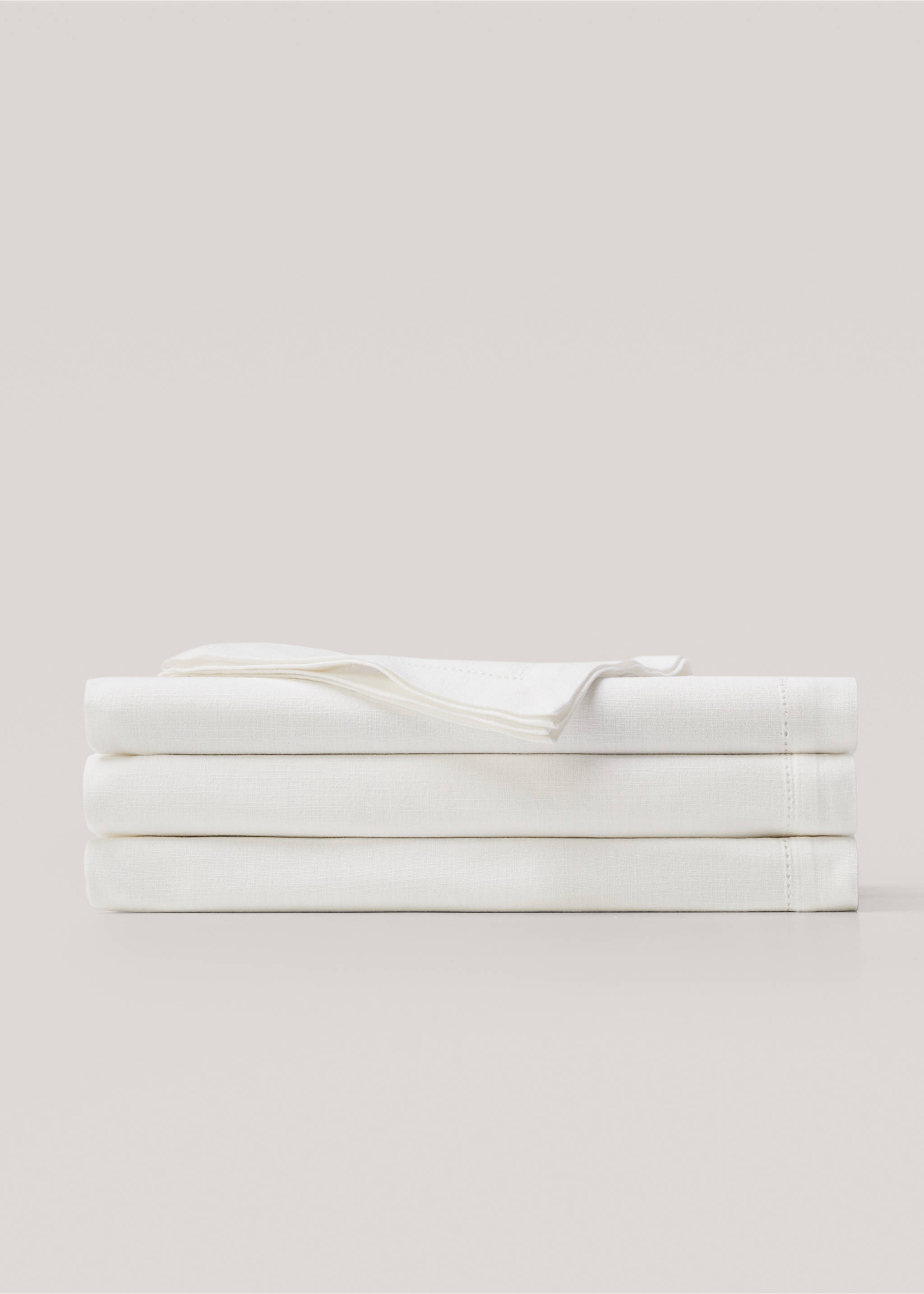 Cotton vanilla tablecloth for 2 to 4 diners - Article without model, Off White. Ref: 17004147-00.