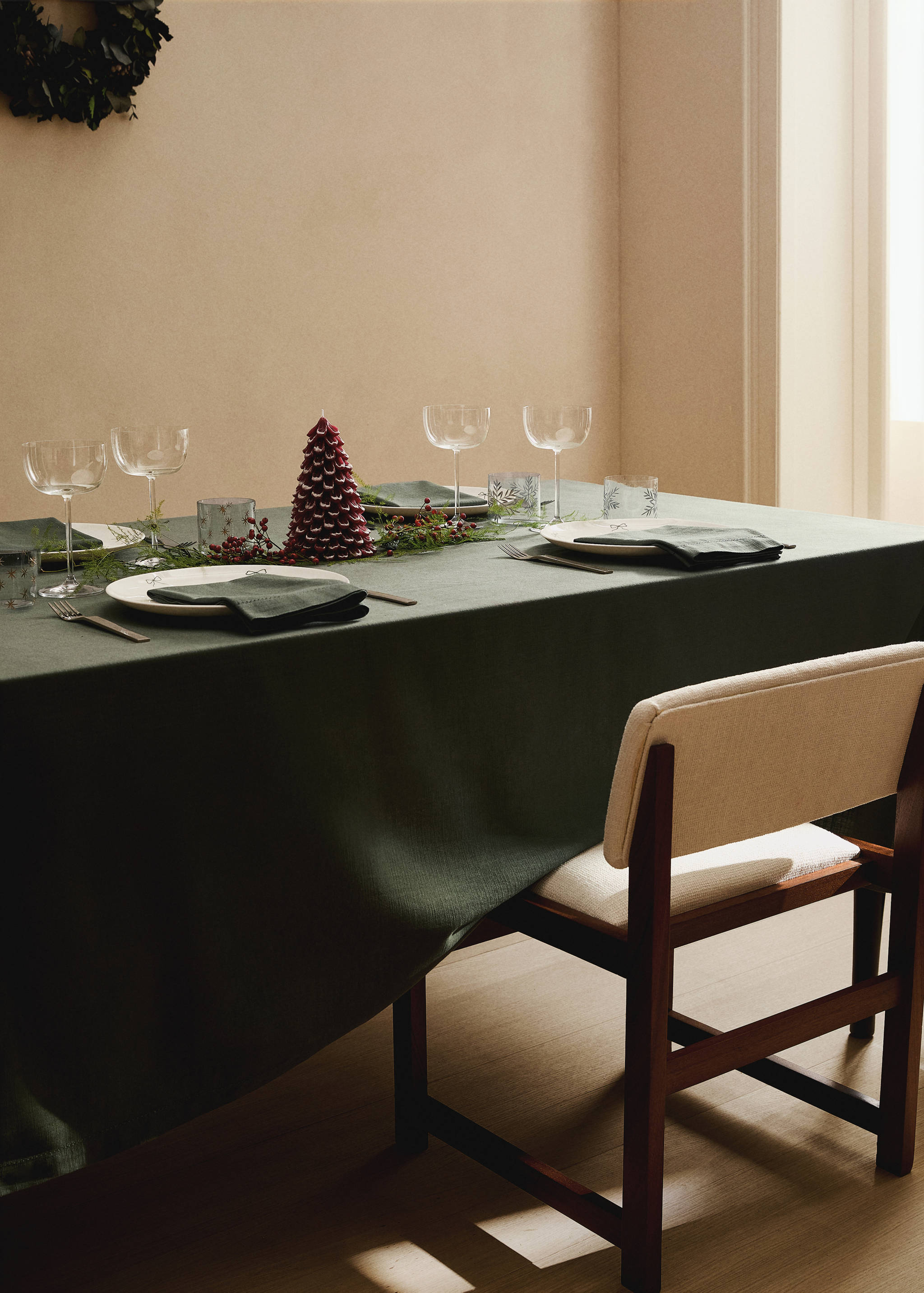 Cotton vanilla tablecloth for 2 to 4 diners - General plane