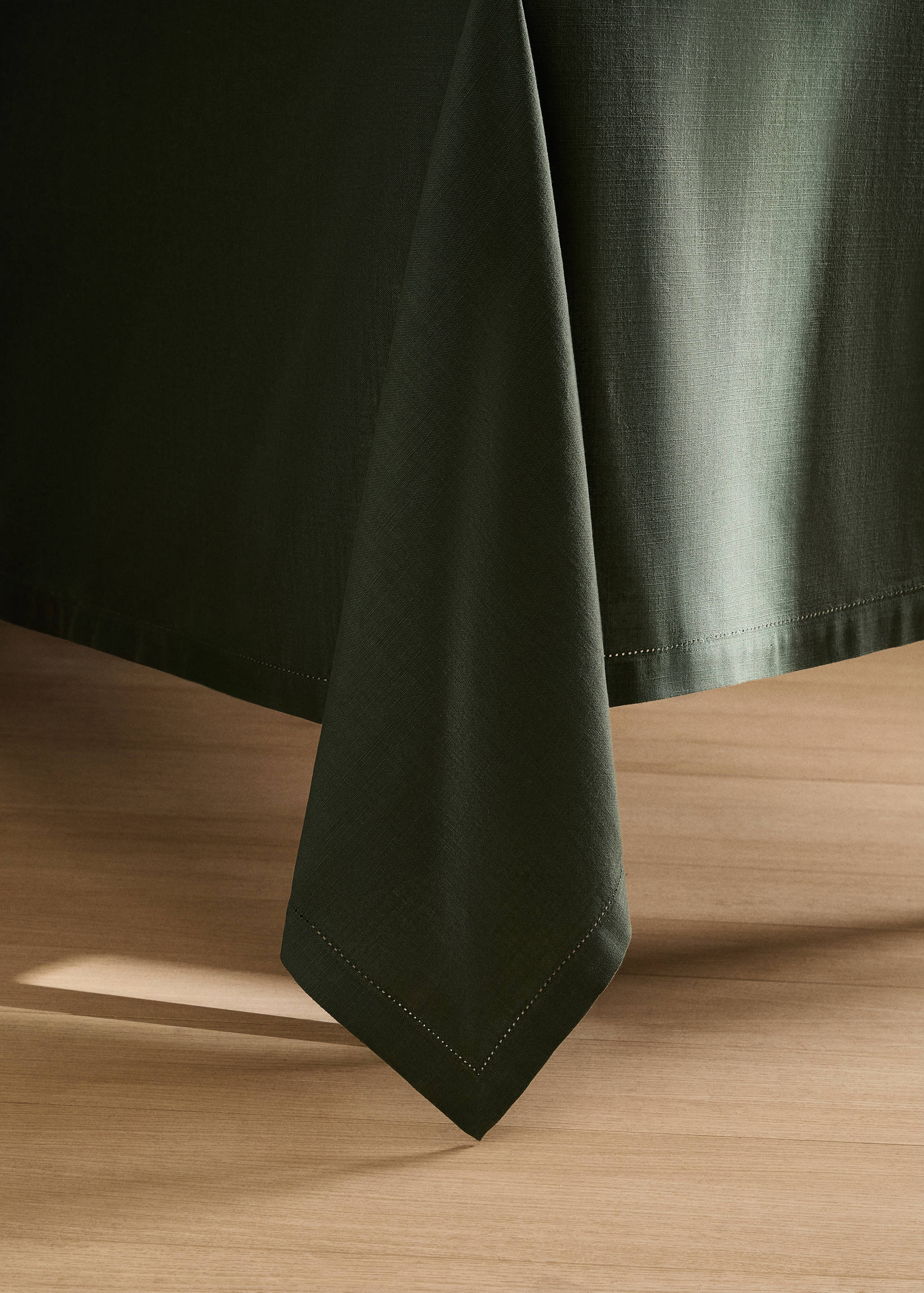 Cotton vanilla tablecloth for 2 to 4 diners - Details of the article 8