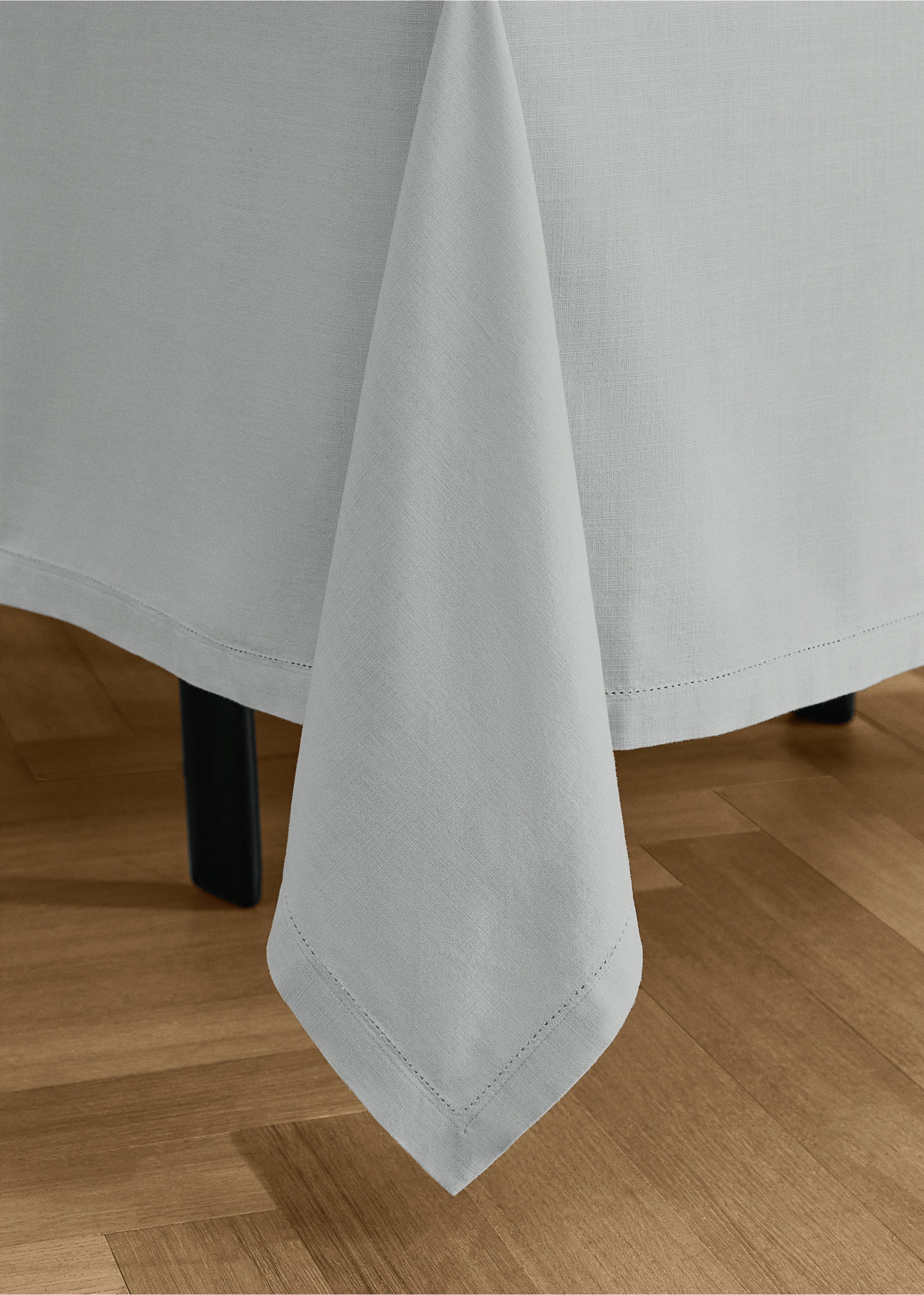 Cotton vanilla tablecloth for 2 to 4 diners - Details of the article 8, Grey. Ref: 17004147-00.