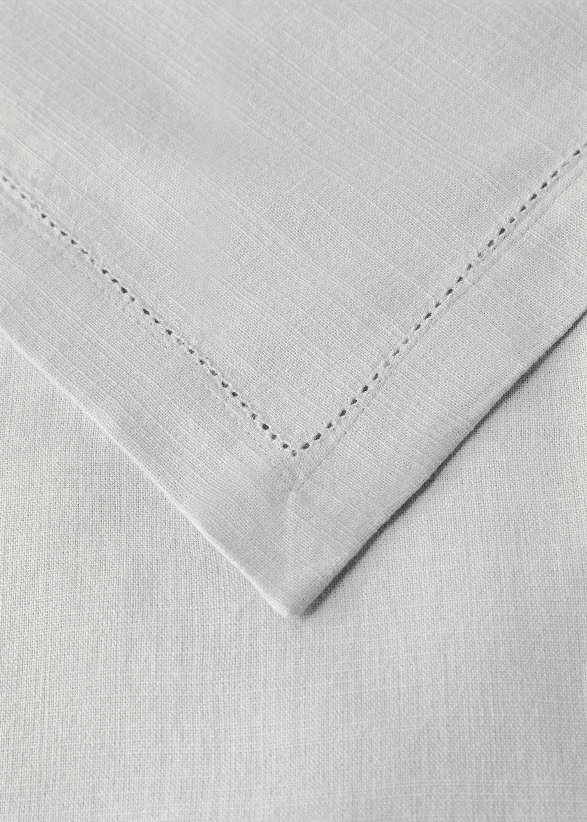Cotton vanilla tablecloth for 2 to 4 diners - Details of the article 1, Grey. Ref: 17004147-00.