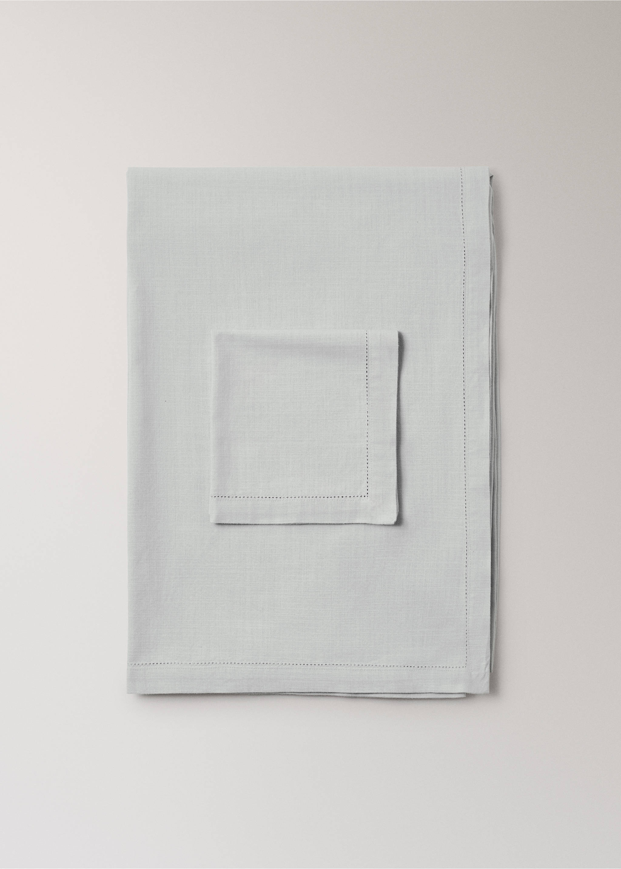 Cotton vanilla tablecloth for 2 to 4 diners - Details of the article 3, Grey. Ref: 17004147-00.