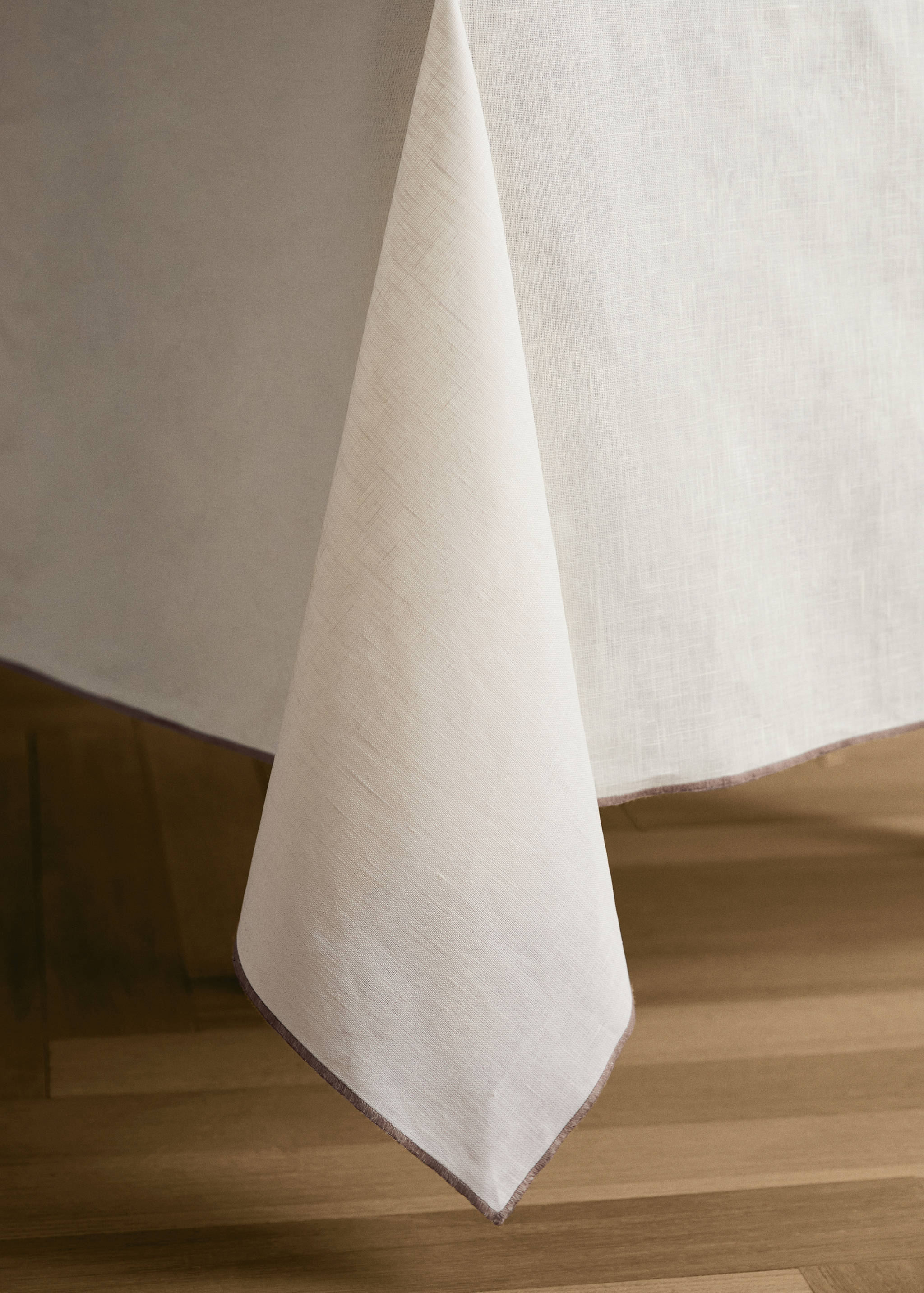 Nappe 100 %lin enduit overlock contraste pour 6 à 8 convives - Détail de l'article 8