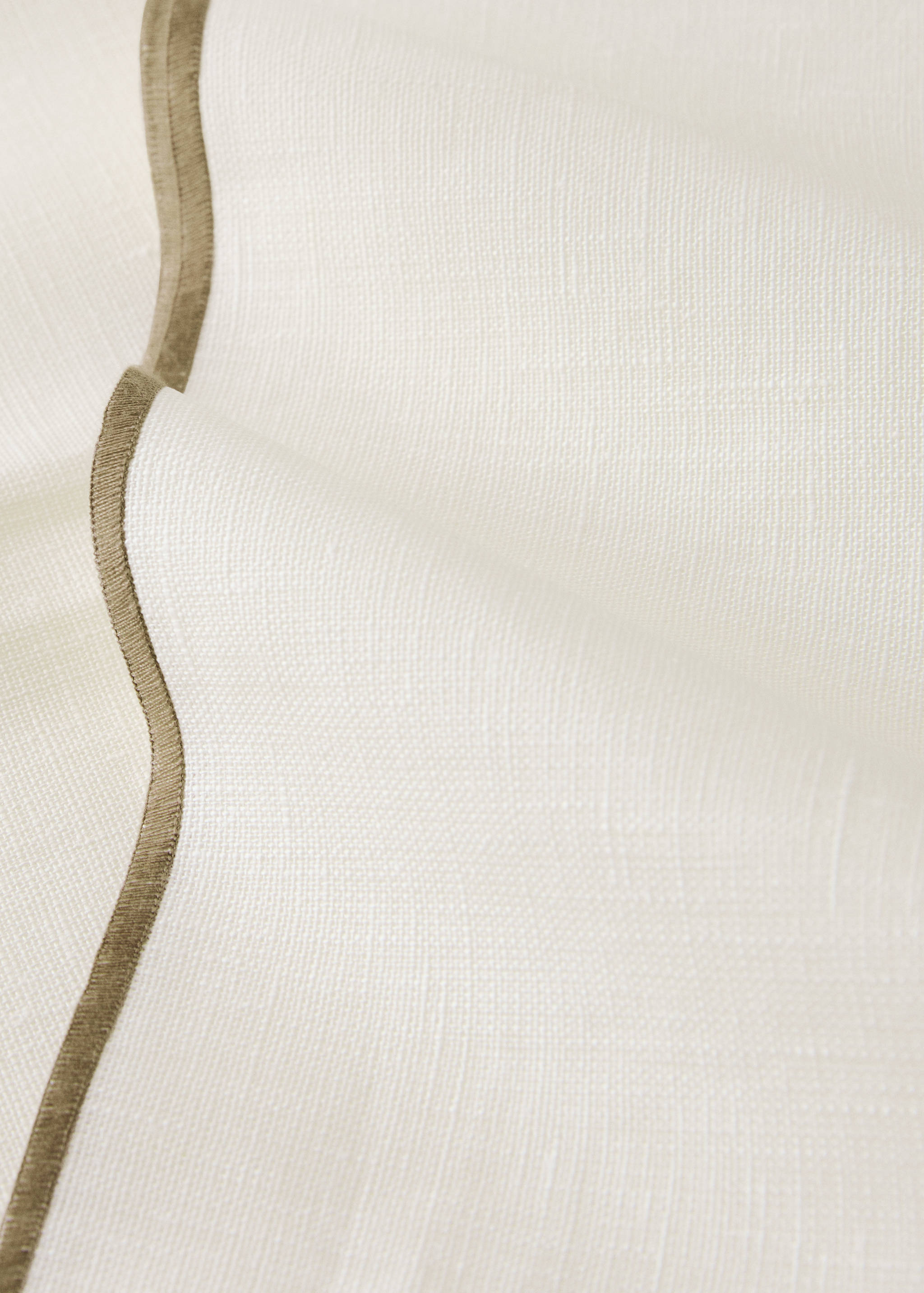 Nappe 100 %lin enduit overlock contraste pour 6 à 8 convives - Détail de l'article 2