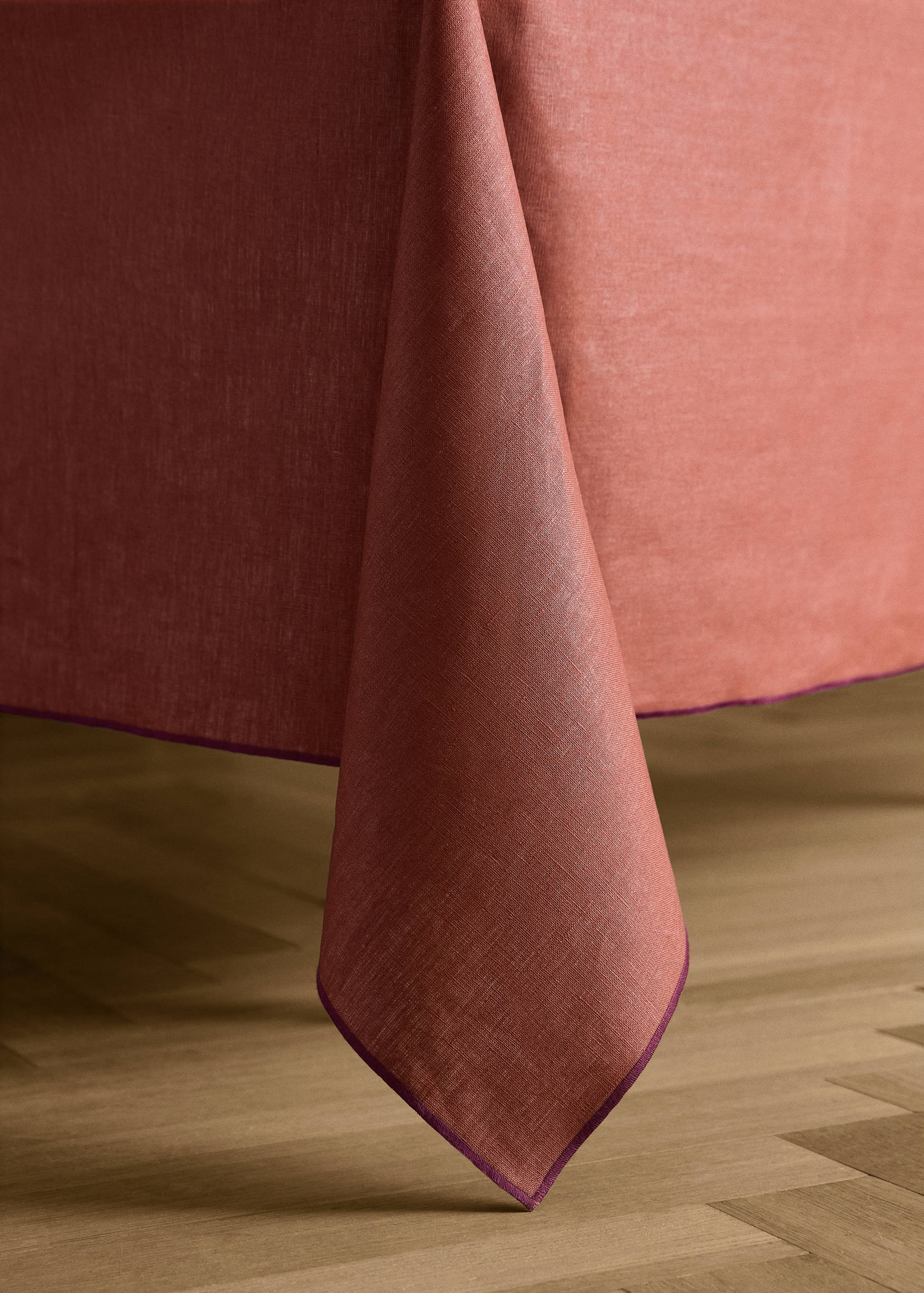 Nappe 100 %lin enduit overlock contraste pour 6 à 8 convives - Détail de l'article 8