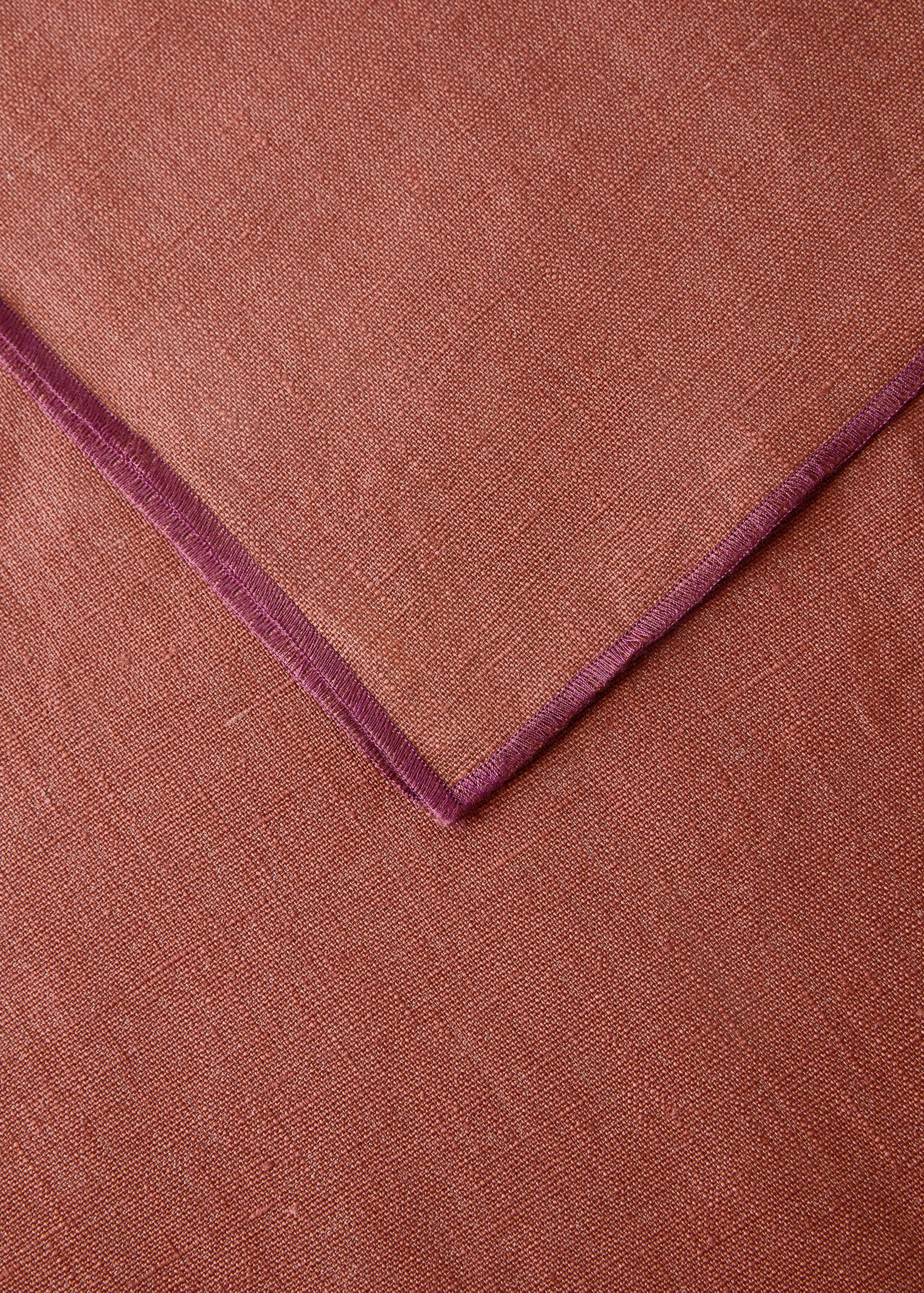 Nappe 100 %lin enduit overlock contraste pour 6 à 8 convives - Détail de l'article 1
