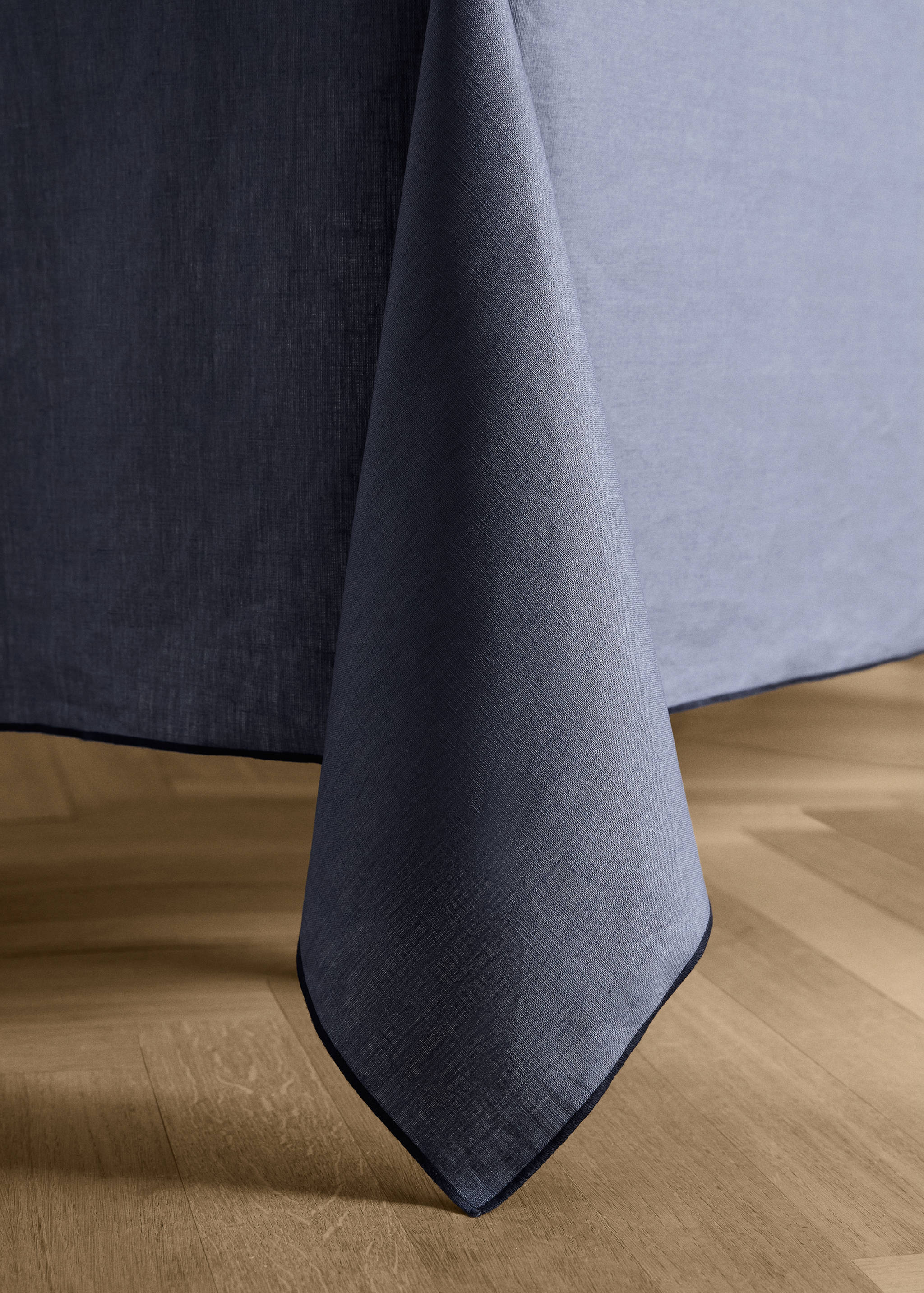 Nappe 100 %lin enduit overlock contraste pour 6 à 8 convives - Détail de l'article 8