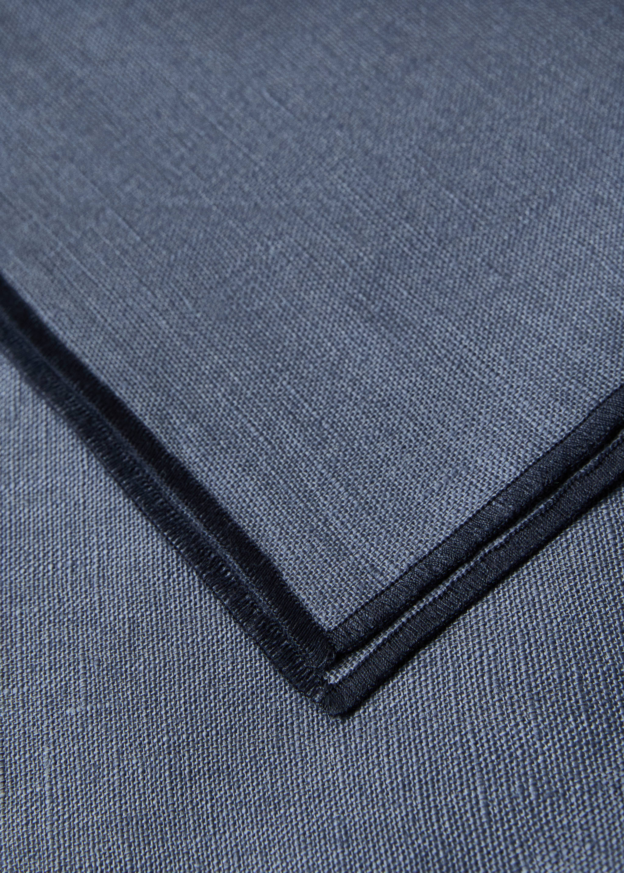 Nappe 100 %lin enduit overlock contraste pour 6 à 8 convives - Détail de l'article 1