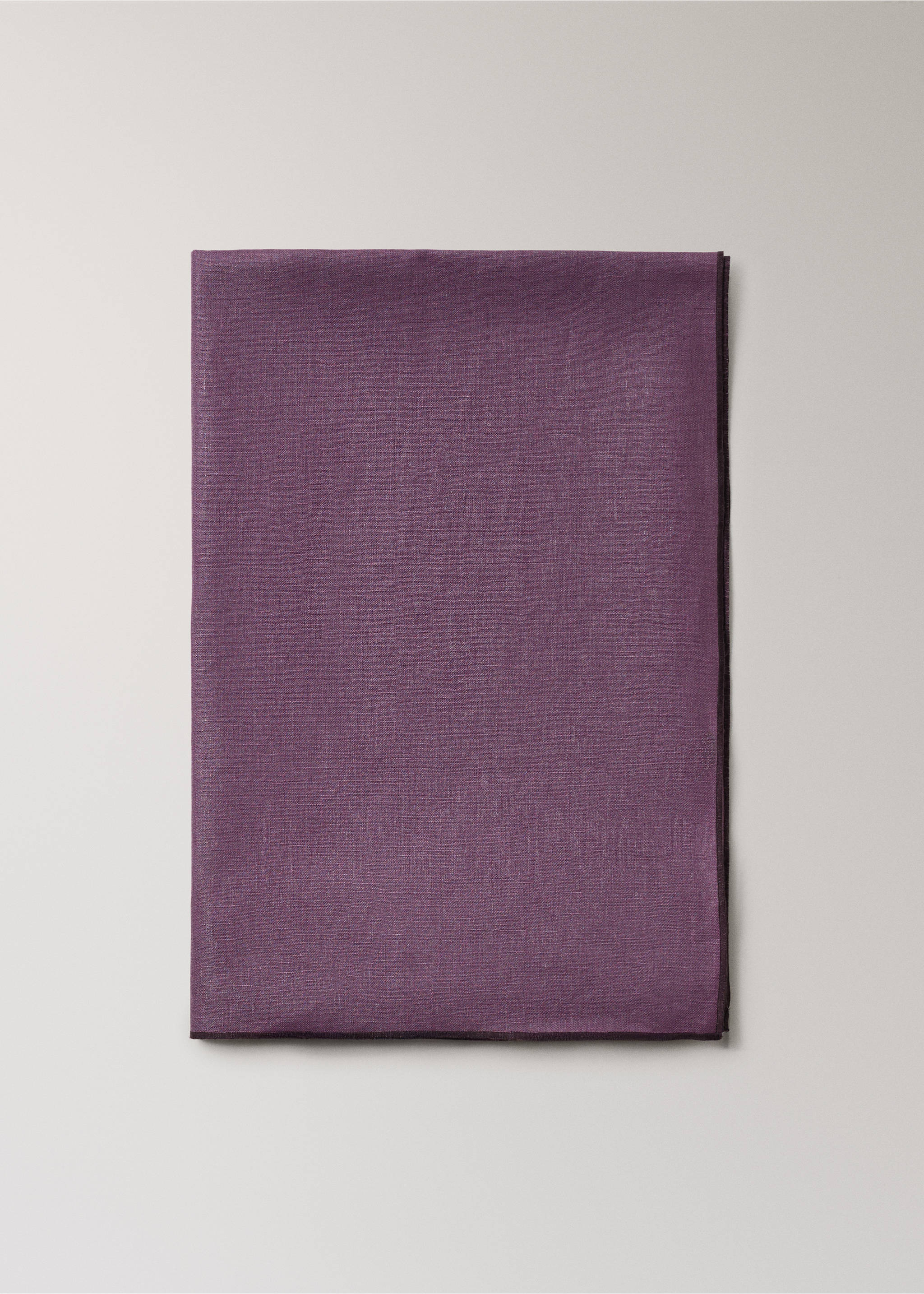 Nappe 100 %lin enduit overlock contraste pour 6 à 8 convives - Détail de l'article 3, Mûre. Ref: 17004155-00.
