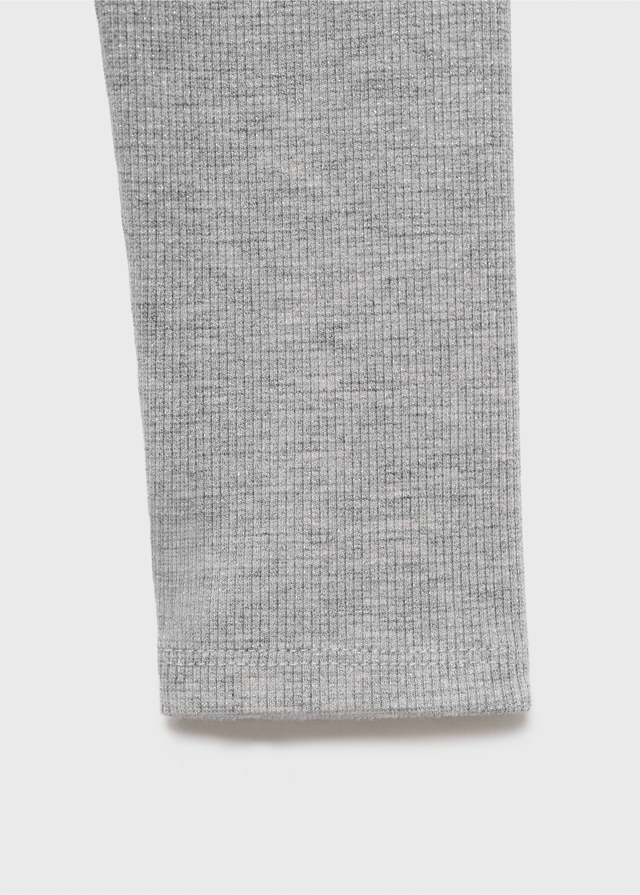 Close-up of a grey ribbed t-shirt fabric with a metallic shimmer., Medium Heather Grey. Ref: 17004435-00.