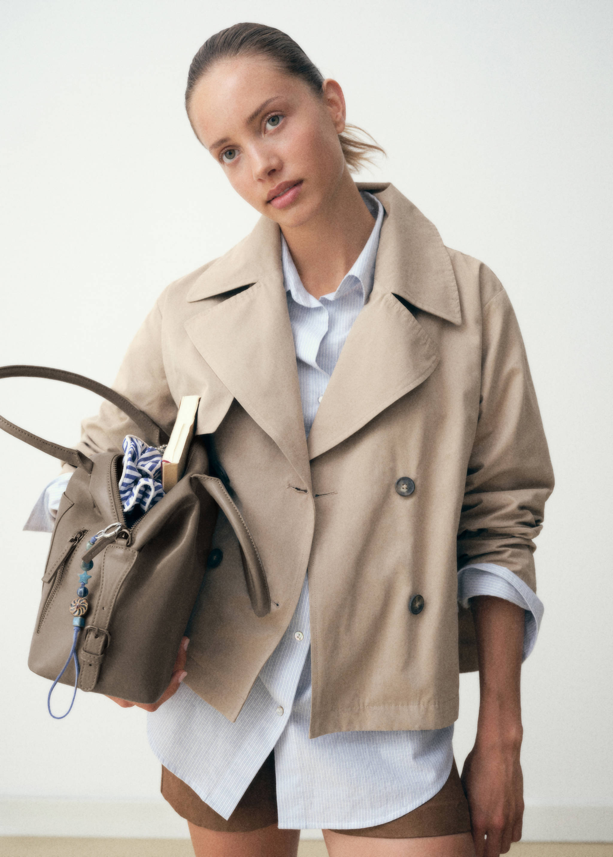 Stor handväska i styvt material - Allmän bild