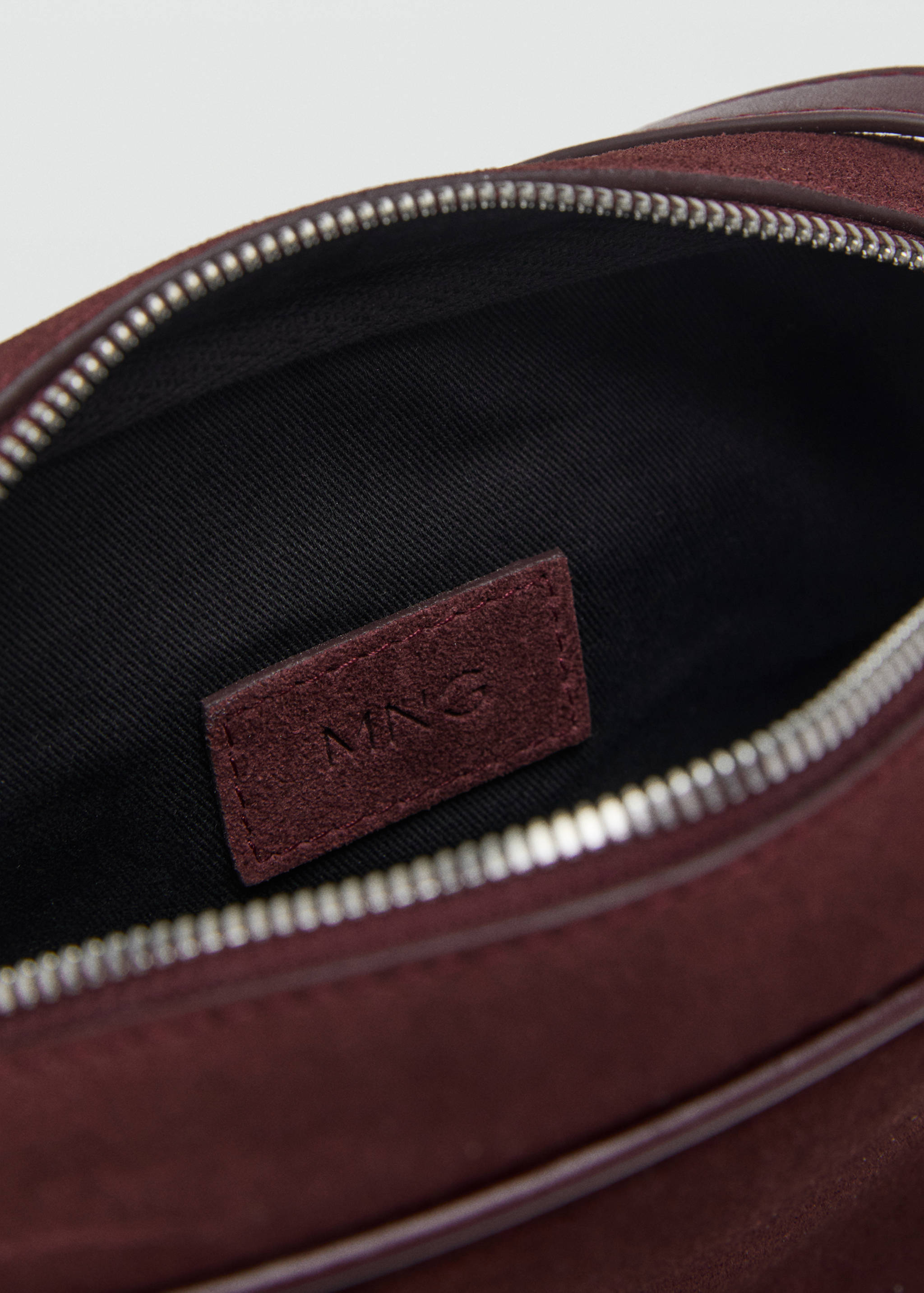 Suede leather shoulder bag - Details of the article 2
