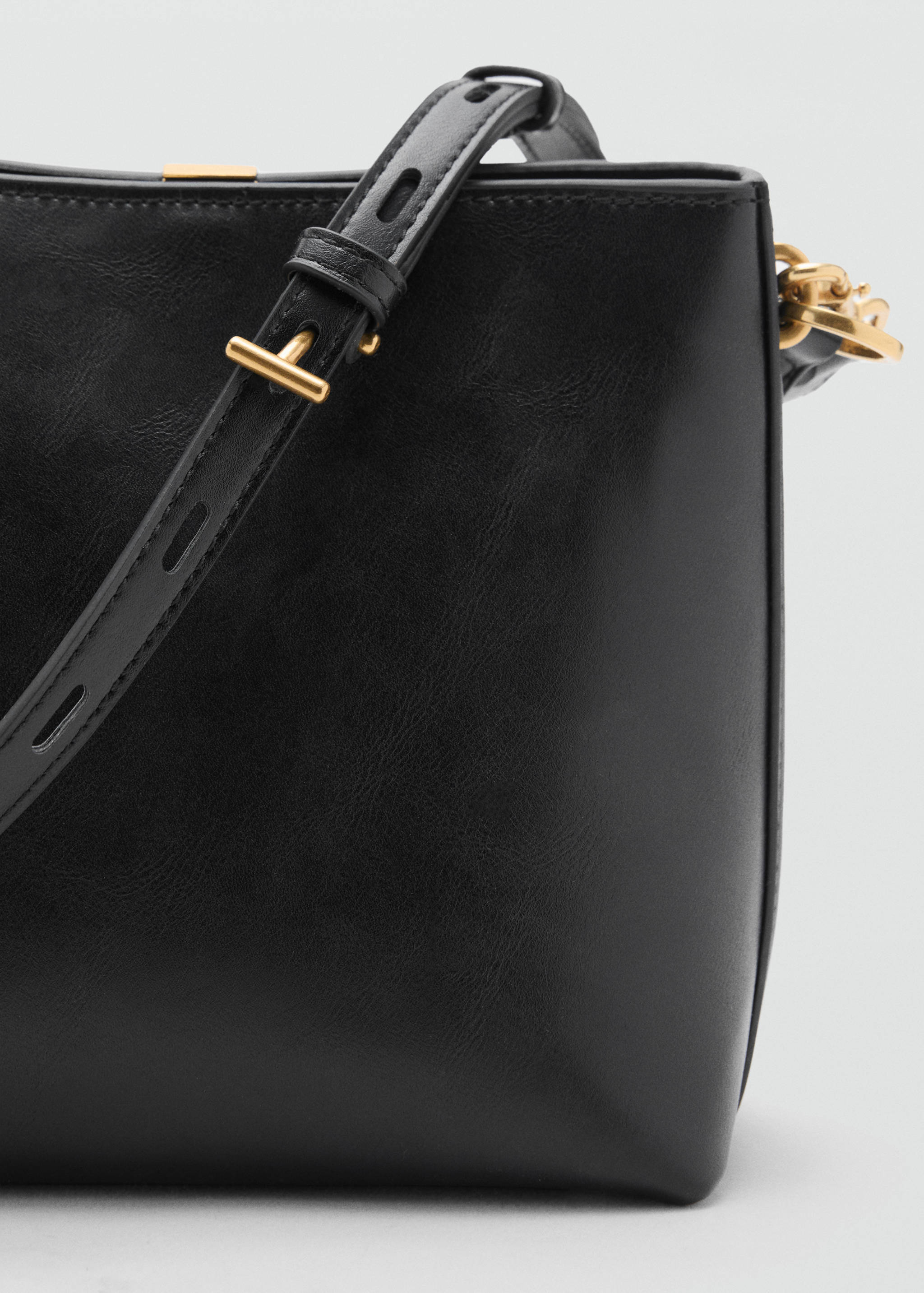 Bucket bag with metal detail - Details of the article 4