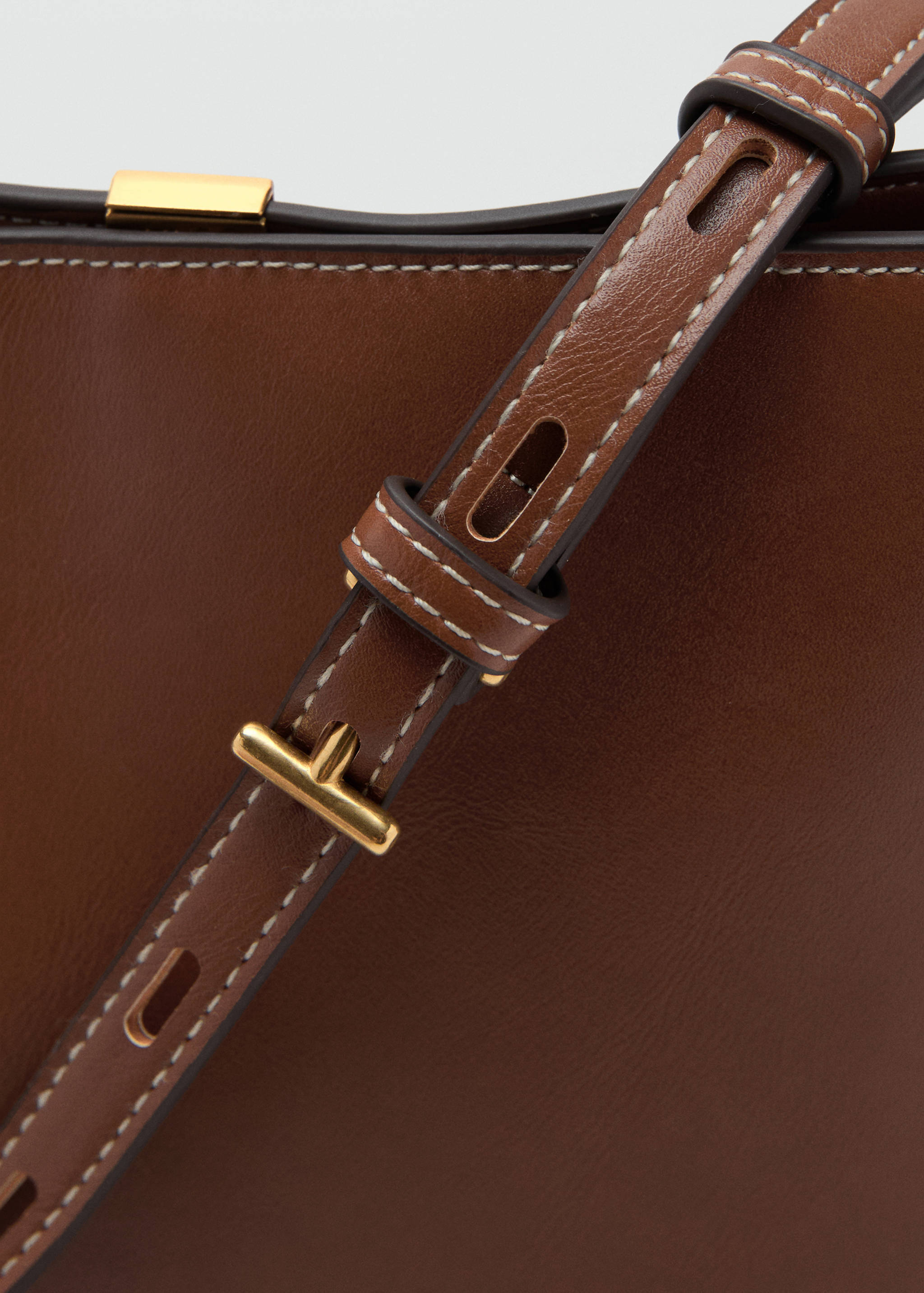 Bucket bag with metal detail - Details of the article 2