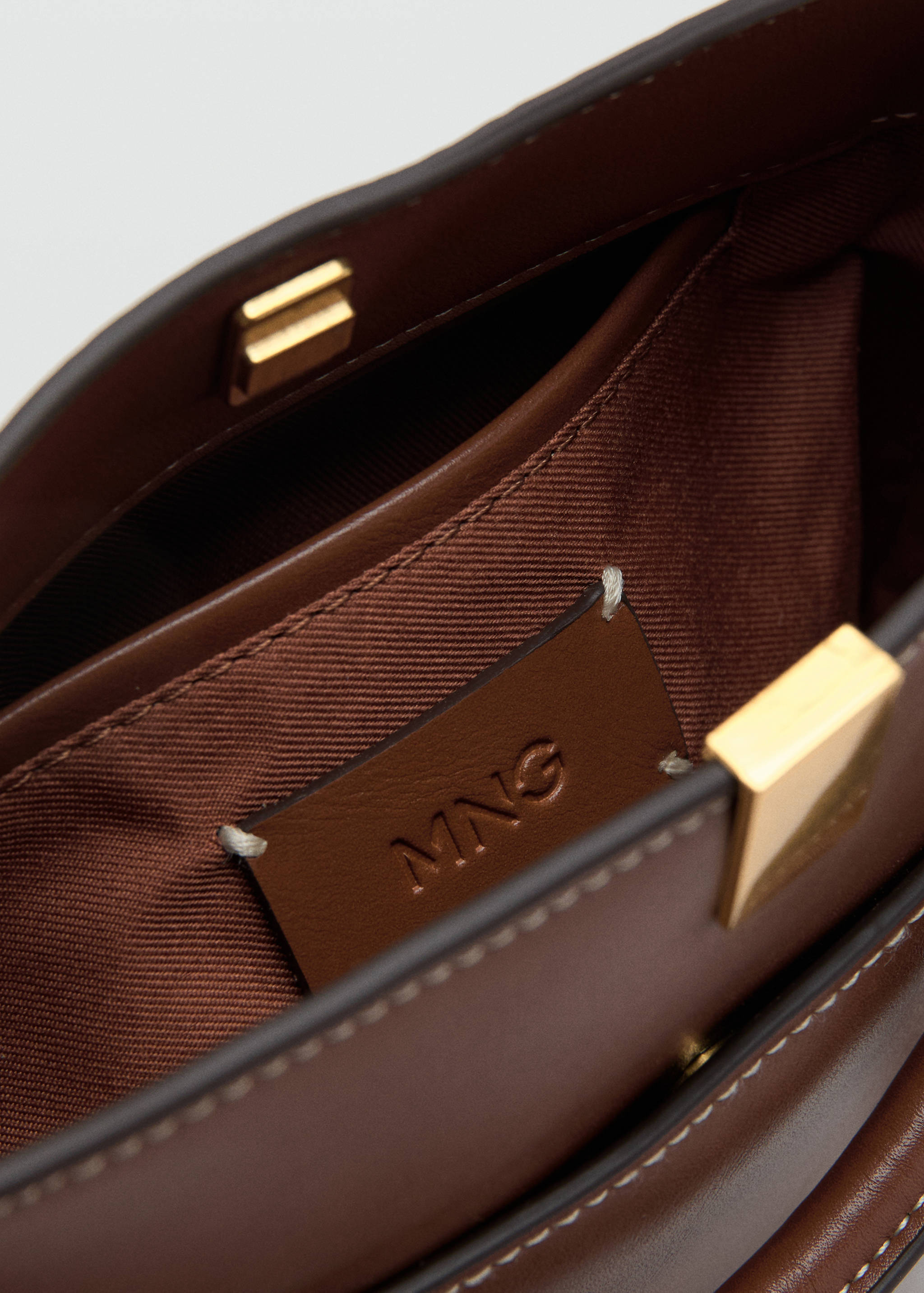 Bucket bag with metal detail - Details of the article 4