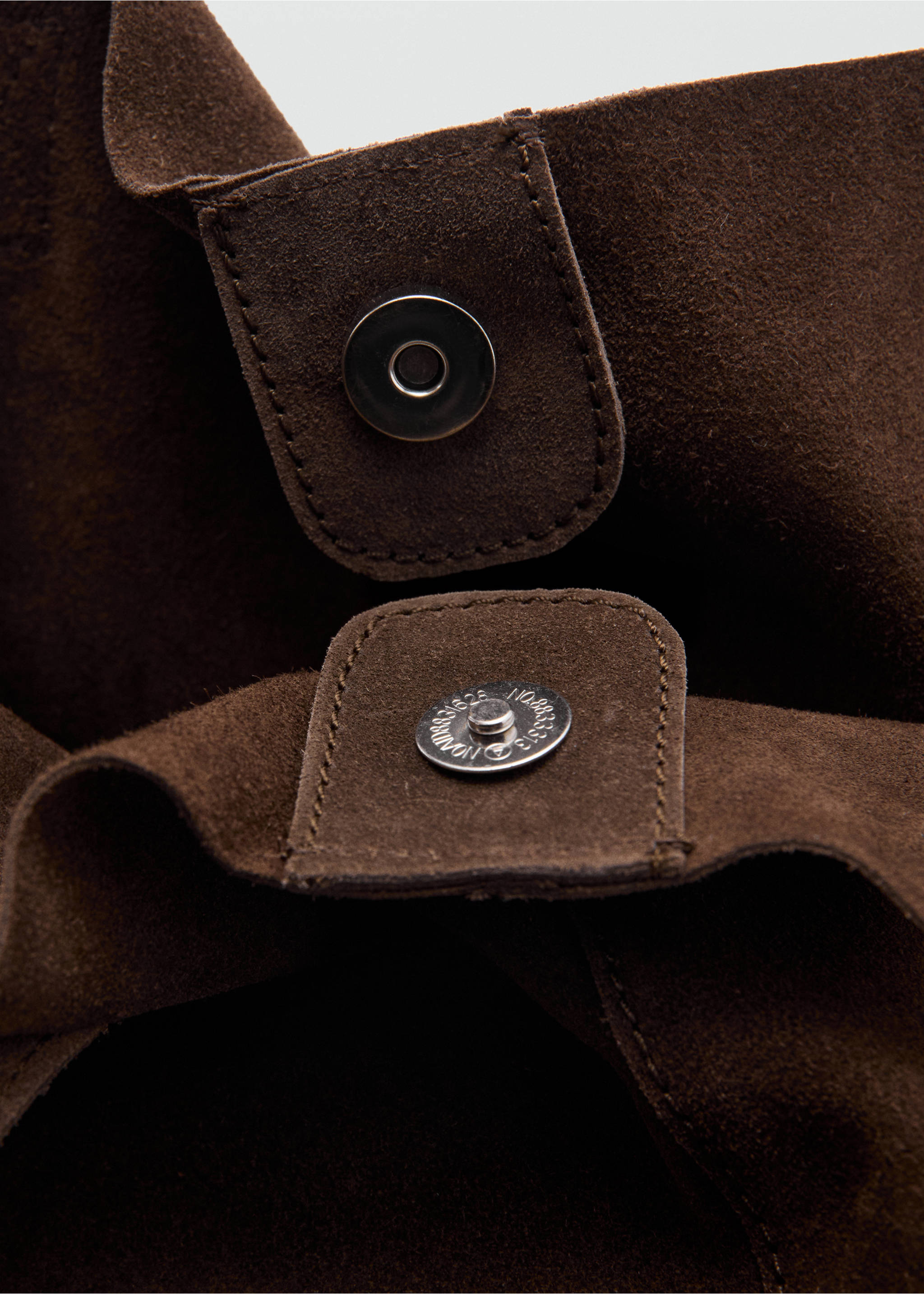 Suede leather bag - Details of the article 2, Chocolate. Ref: 17004451-00.