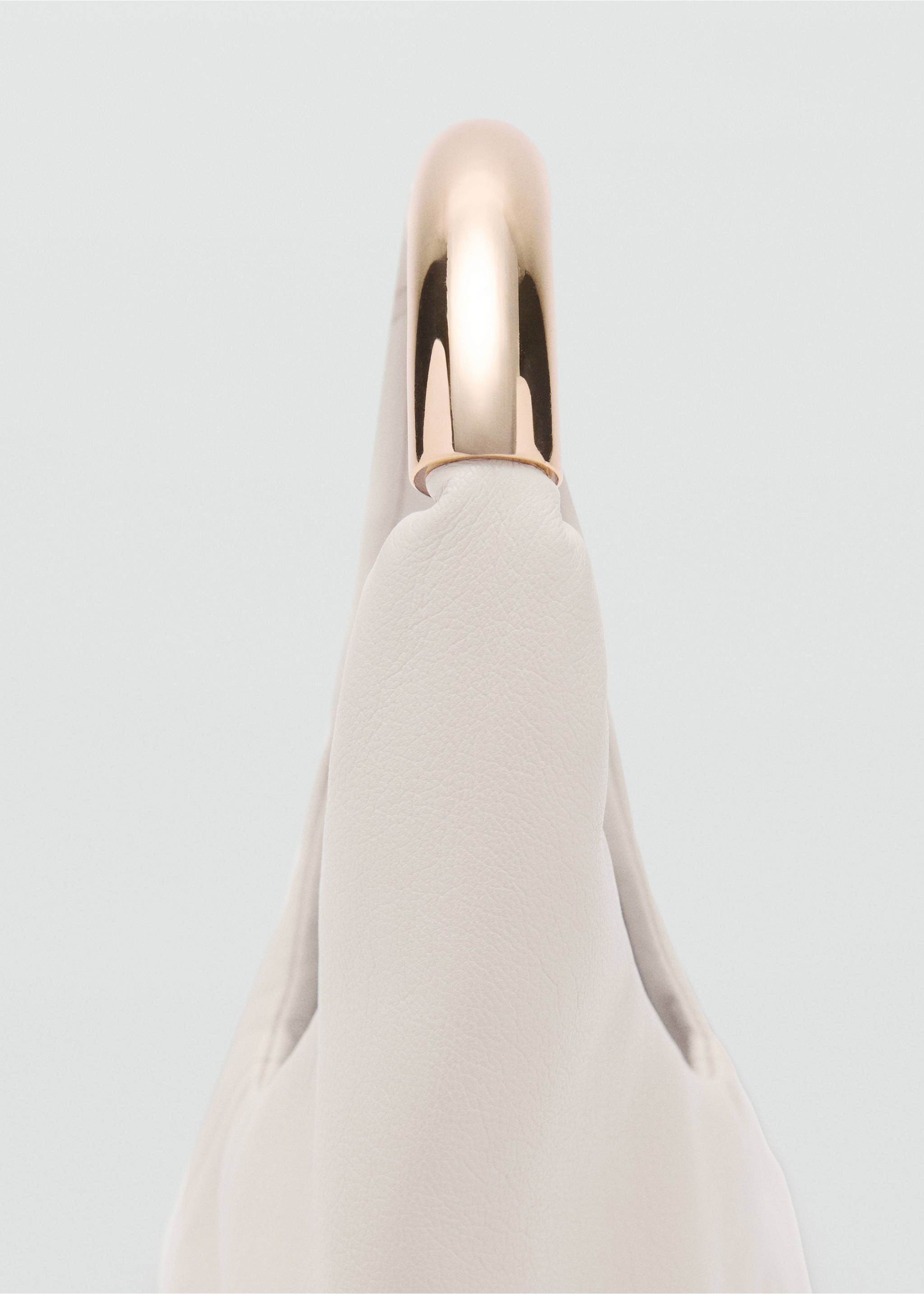 Handbag with metal handle - Details of the article 1, Off White. Ref: 17004452-00.