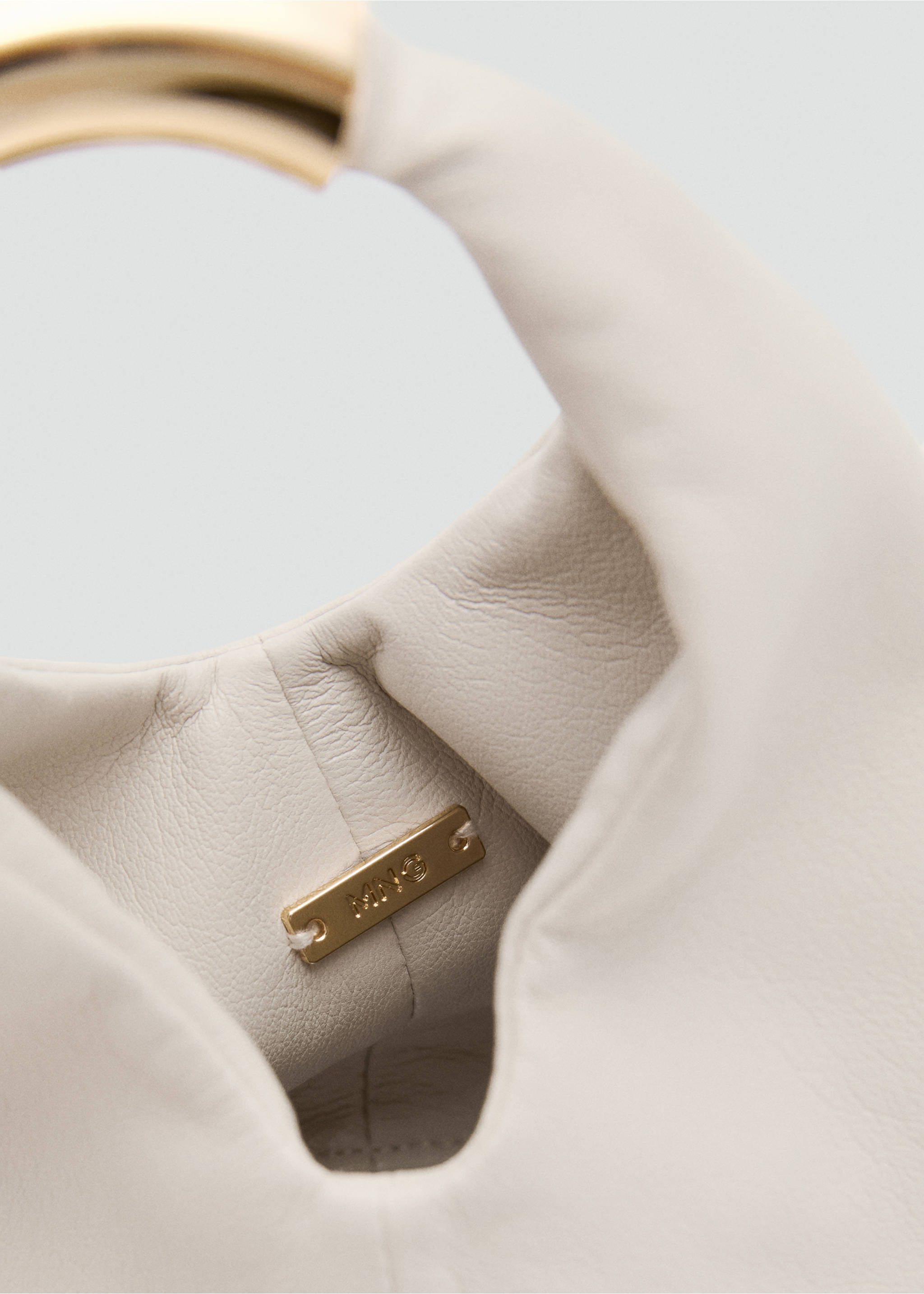 Handbag with metal handle - Details of the article 3, Off White. Ref: 17004452-00.