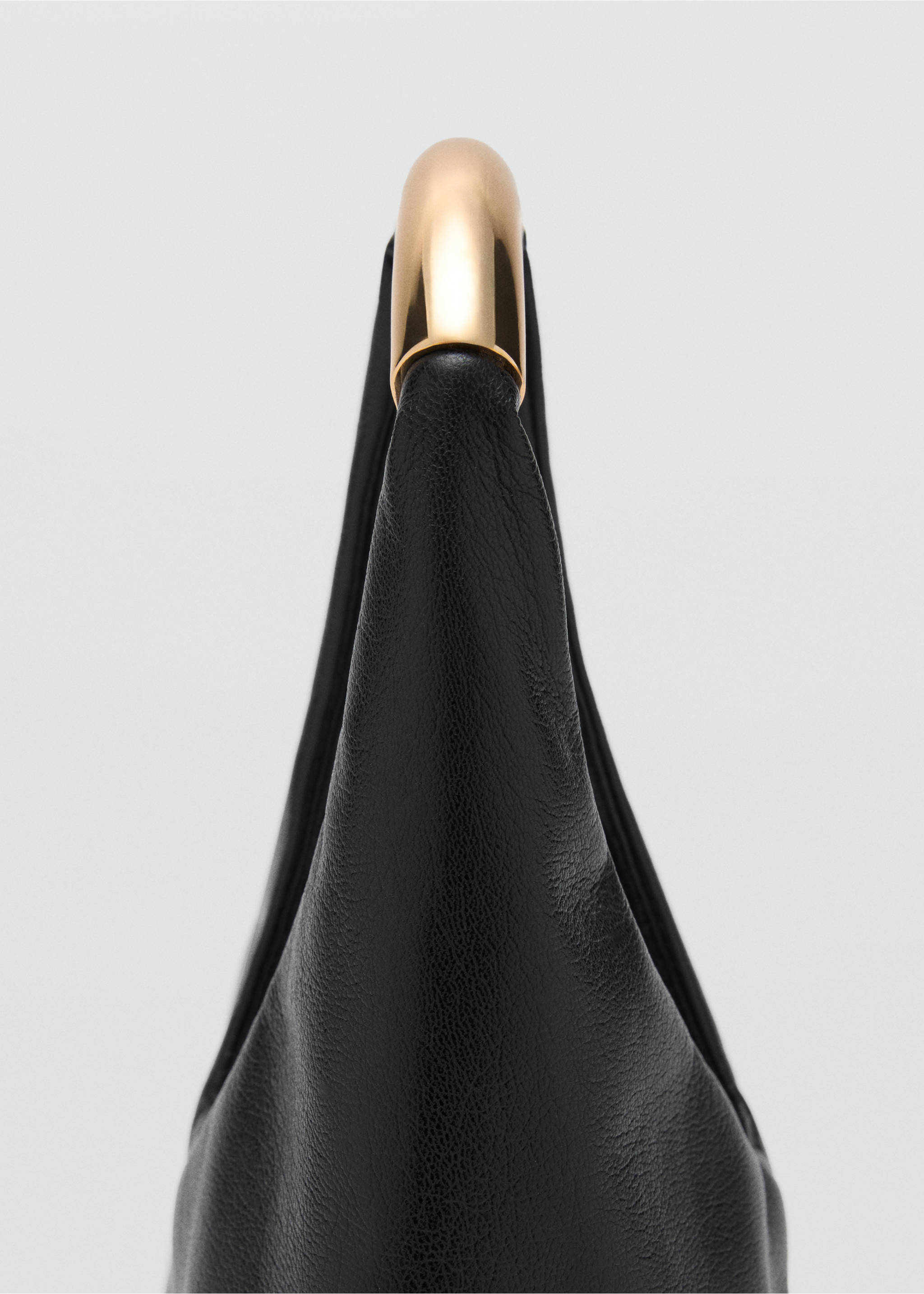 Handbag with metal handle - Details of the article 1, Black. Ref: 17004452-00.