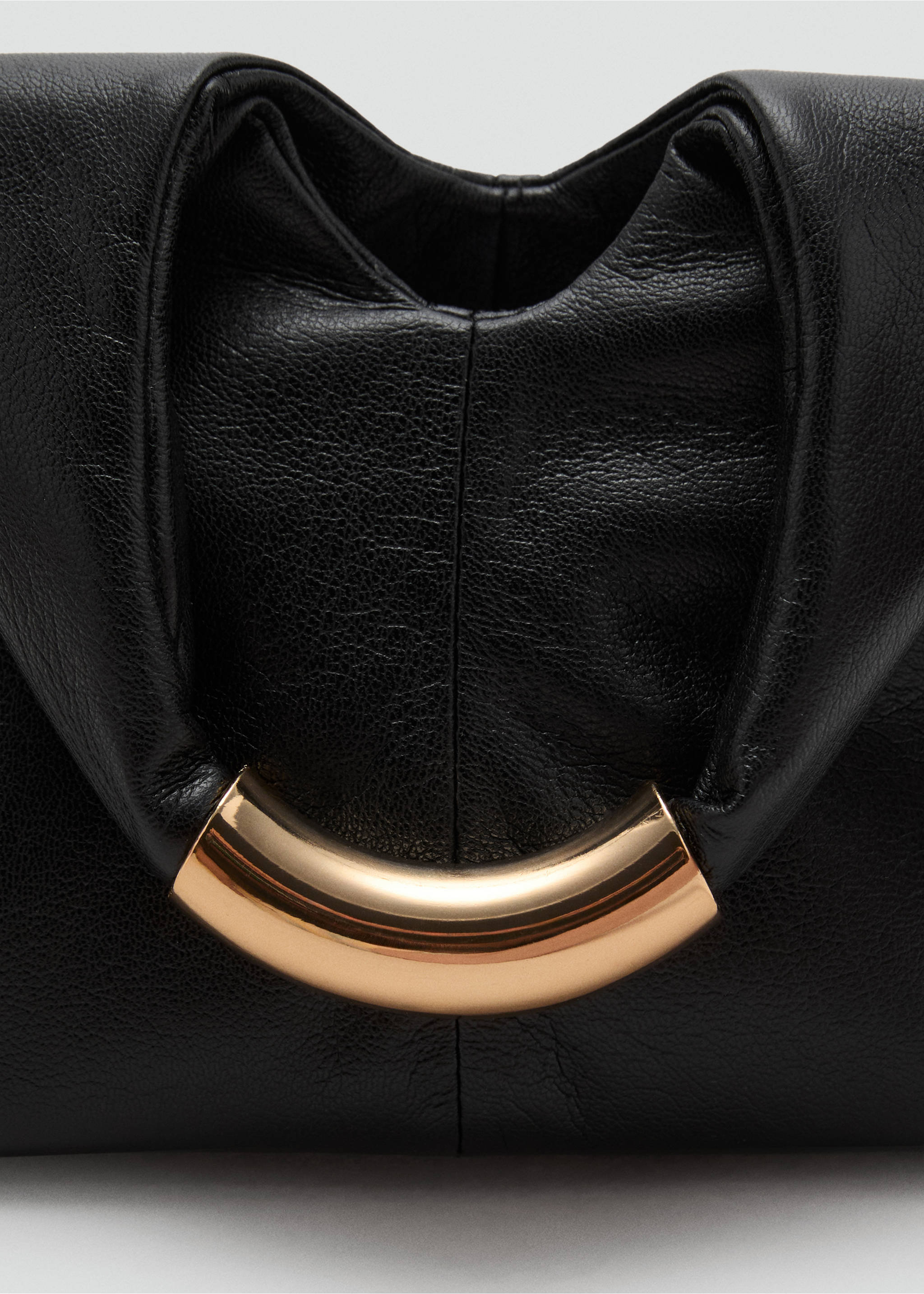 Handbag with metal handle - Details of the article 2, Black. Ref: 17004452-00.