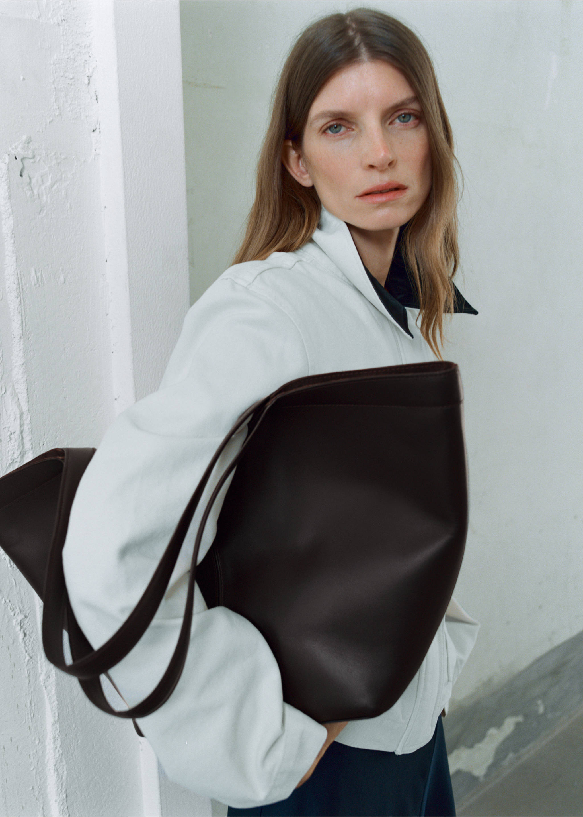 Bolso piel hombro grande - Plano general, Chocolate. Ref: 17004454-00.
