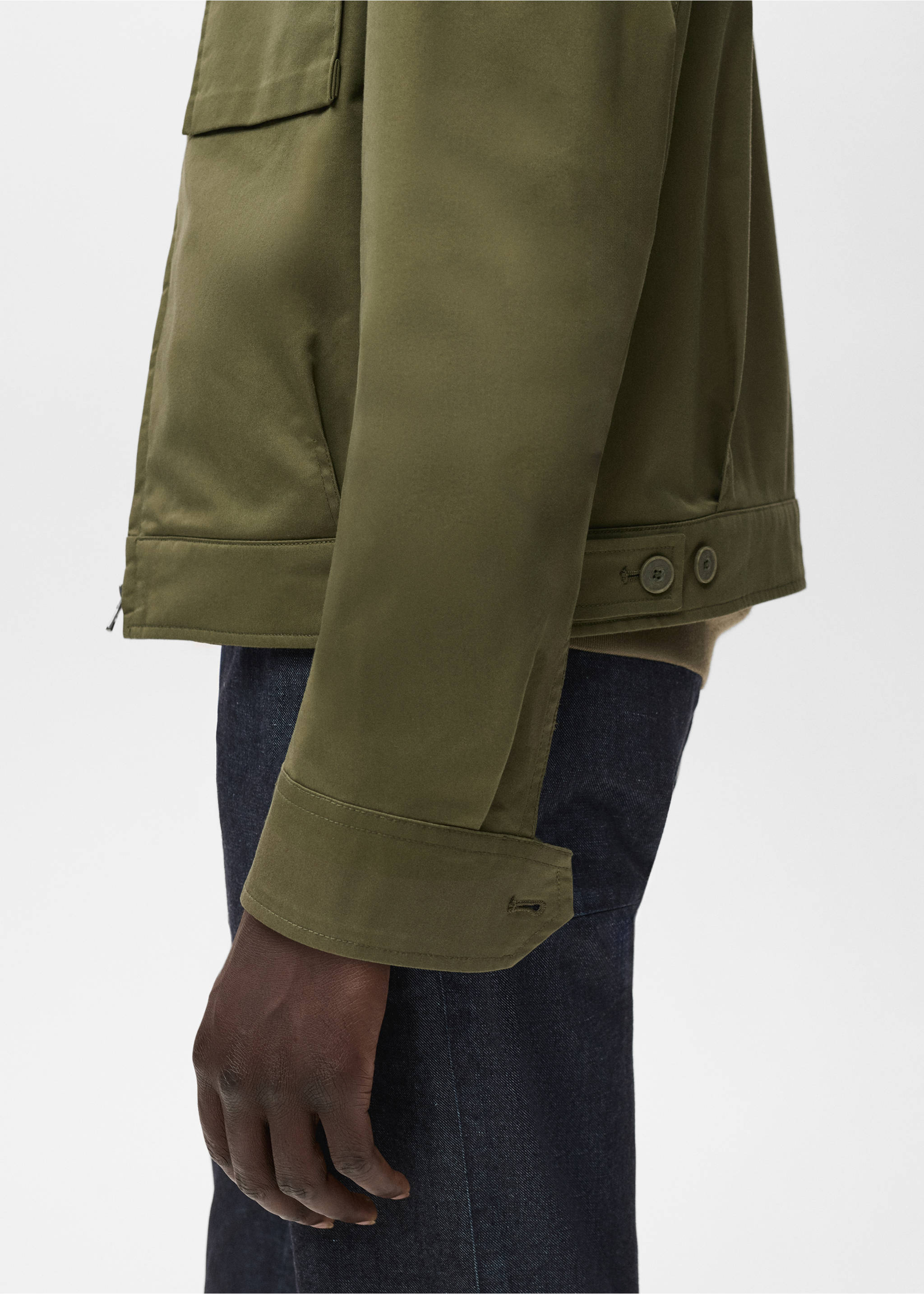 Cotton jacket with pockets - Details of the article 3, Olive Green. Ref: 17005142-00.