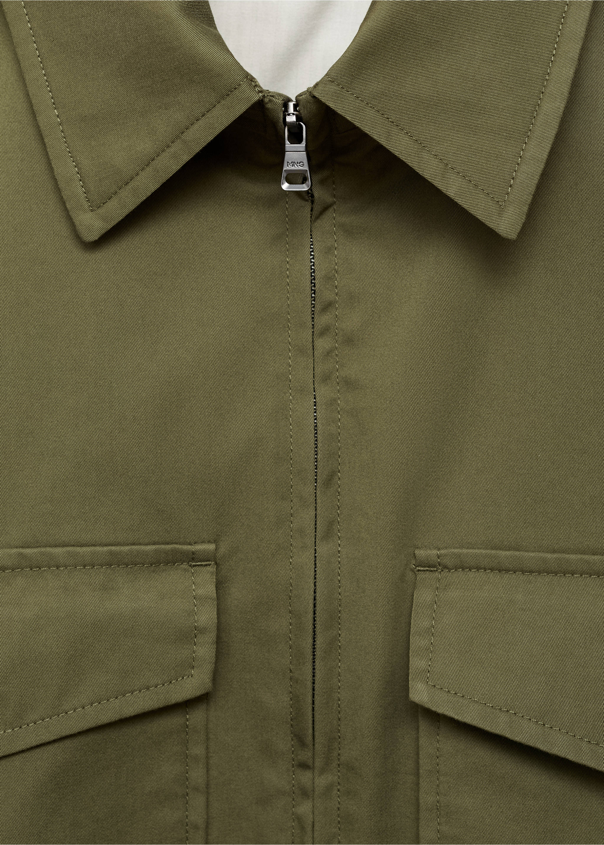 Cotton jacket with pockets - Details of the article 8, Olive Green. Ref: 17005142-00.