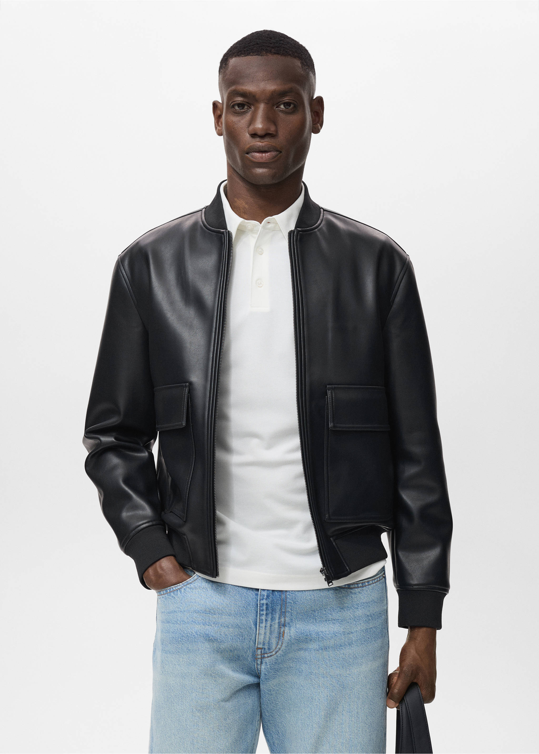 Cazadora bomber efecto piel - Plano medio, Negro. Ref: 17005145-00.