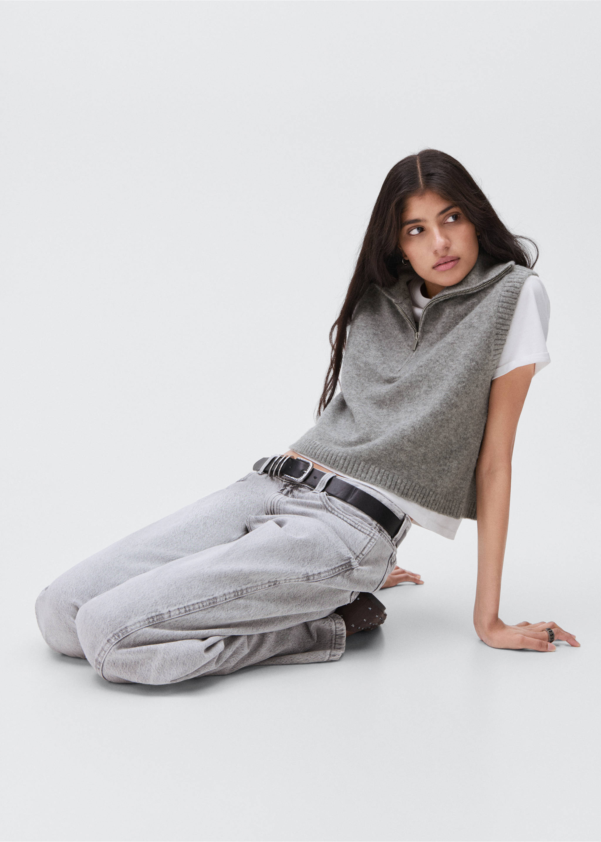 Gilet maille col montant - Détail de l'article 2, Gris chiné moyen. Ref: 17005802-00.