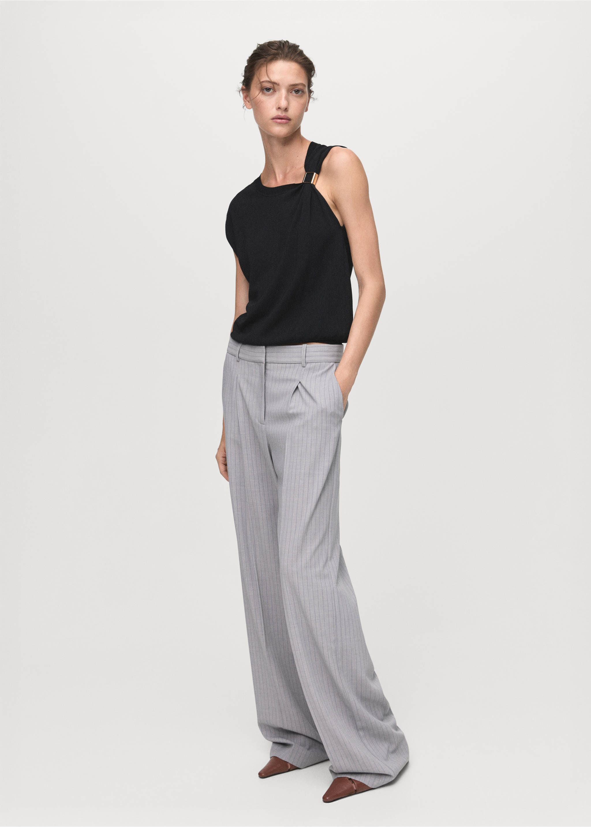Short-sleeved sweater with metallic detail - General plane, Black. Ref: 17005809-00.