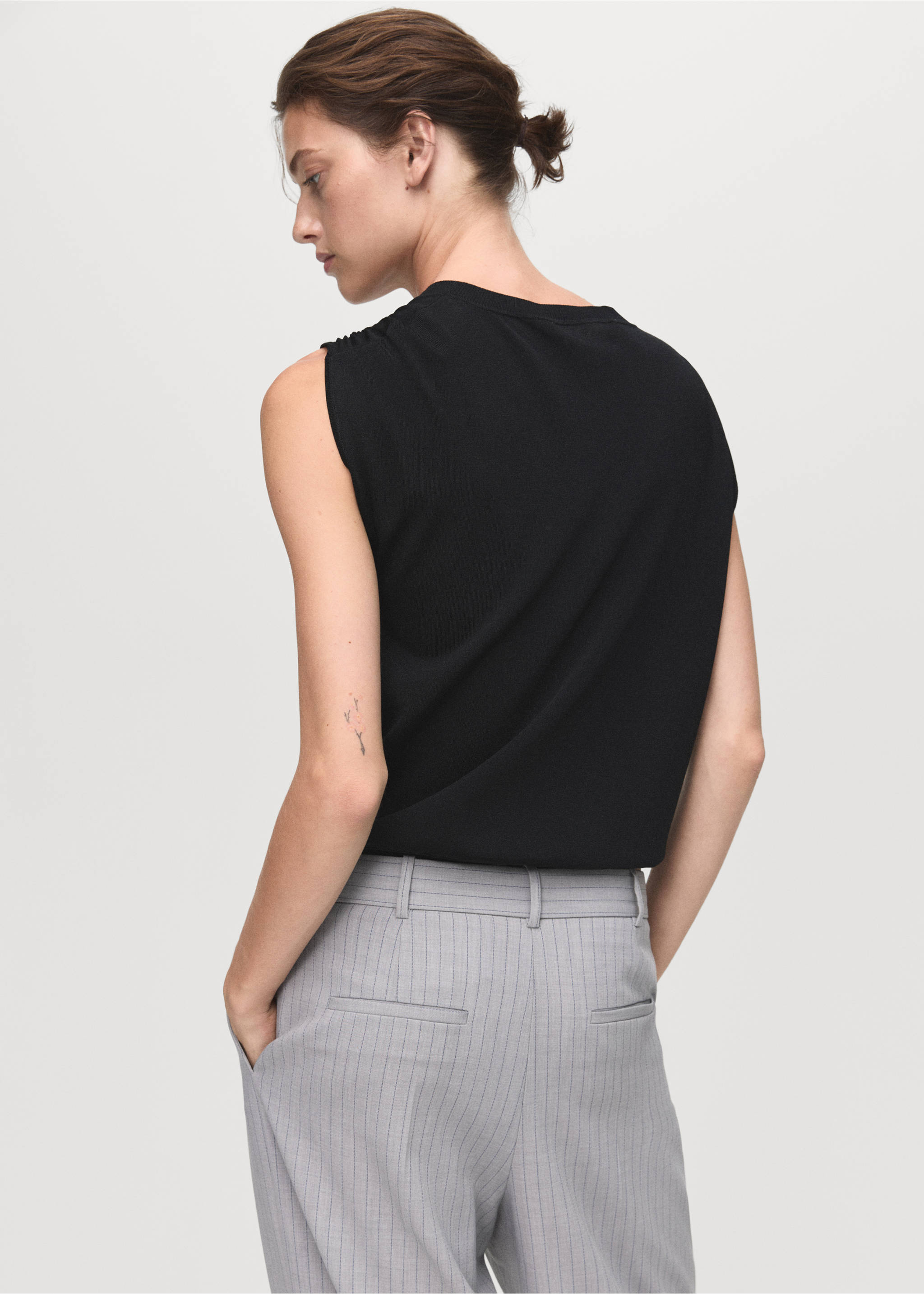 Short-sleeved sweater with metallic detail - Reverse of the article, Black. Ref: 17005809-00.