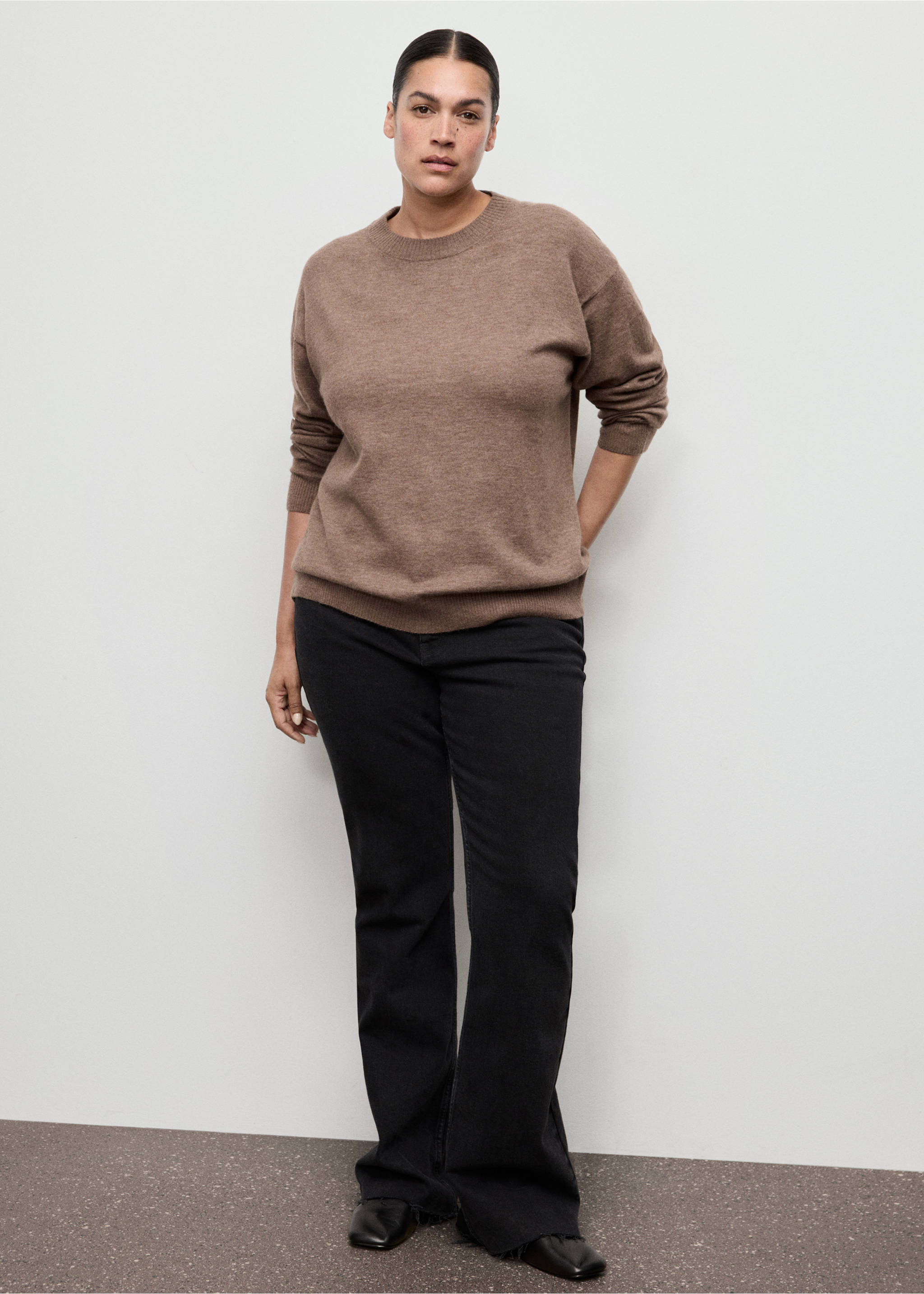 Oversized sweater with ribbed trim - Details of the article 3, Medium Brown. Ref: 17005812-00.
