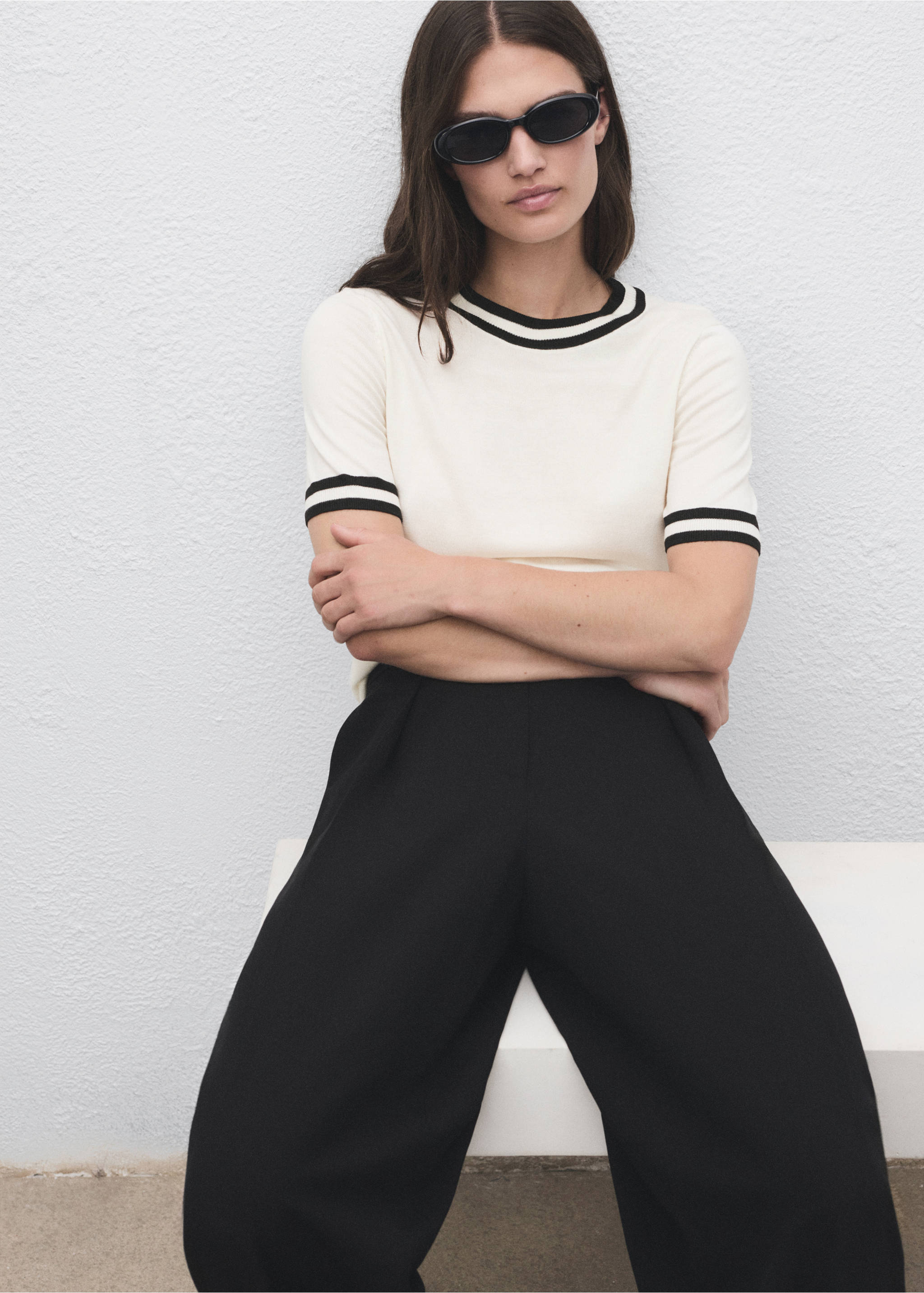 Short-sleeved sweater with contrasting stripes - Details of the article 2, Ecru. Ref: 17005813-00.