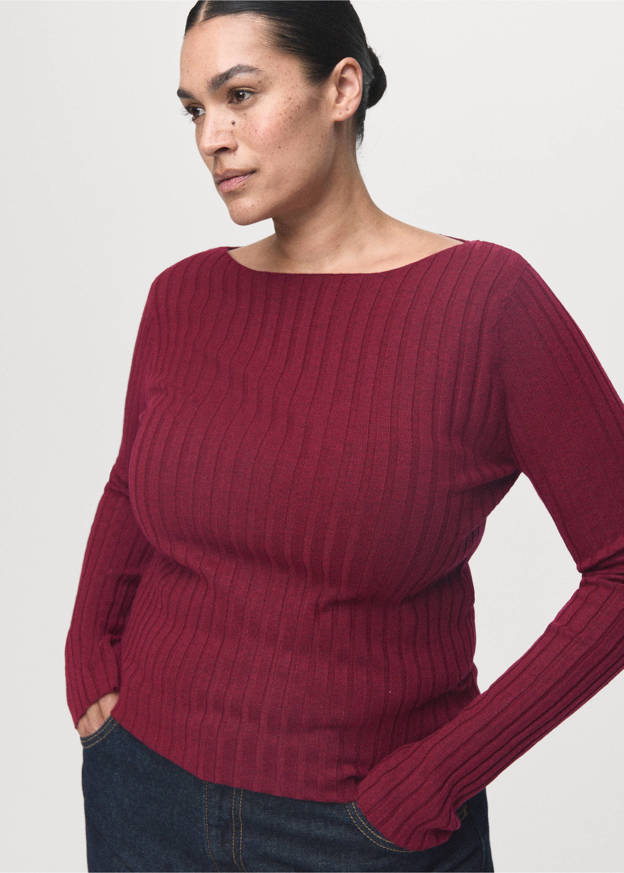 Boat neck ribbed sweater - Details of the article 5, Wine. Ref: 17005815-00.