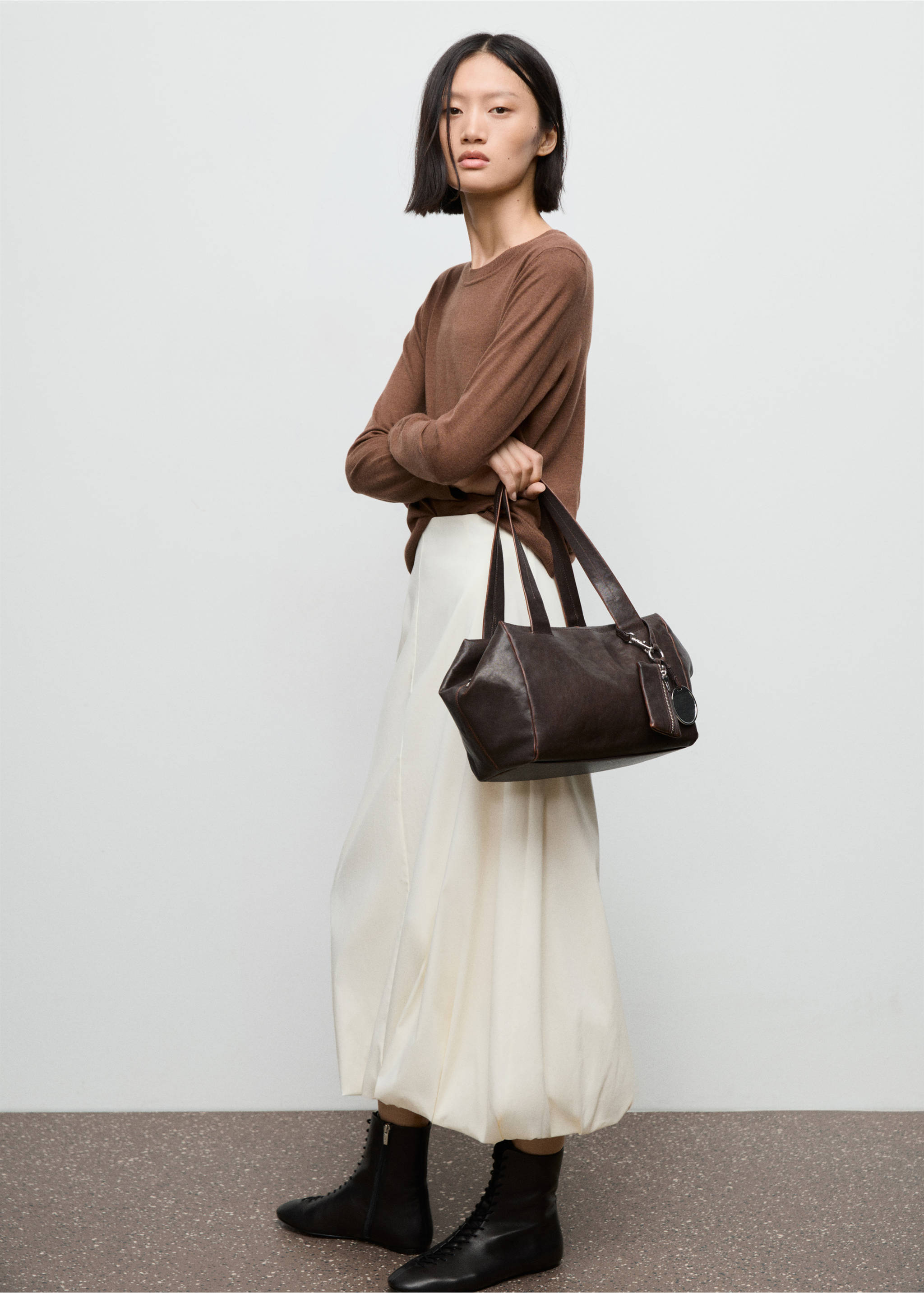 Fine-knit crew-neck sweater - General plane, Tobacco Brown. Ref: 17005817-00.