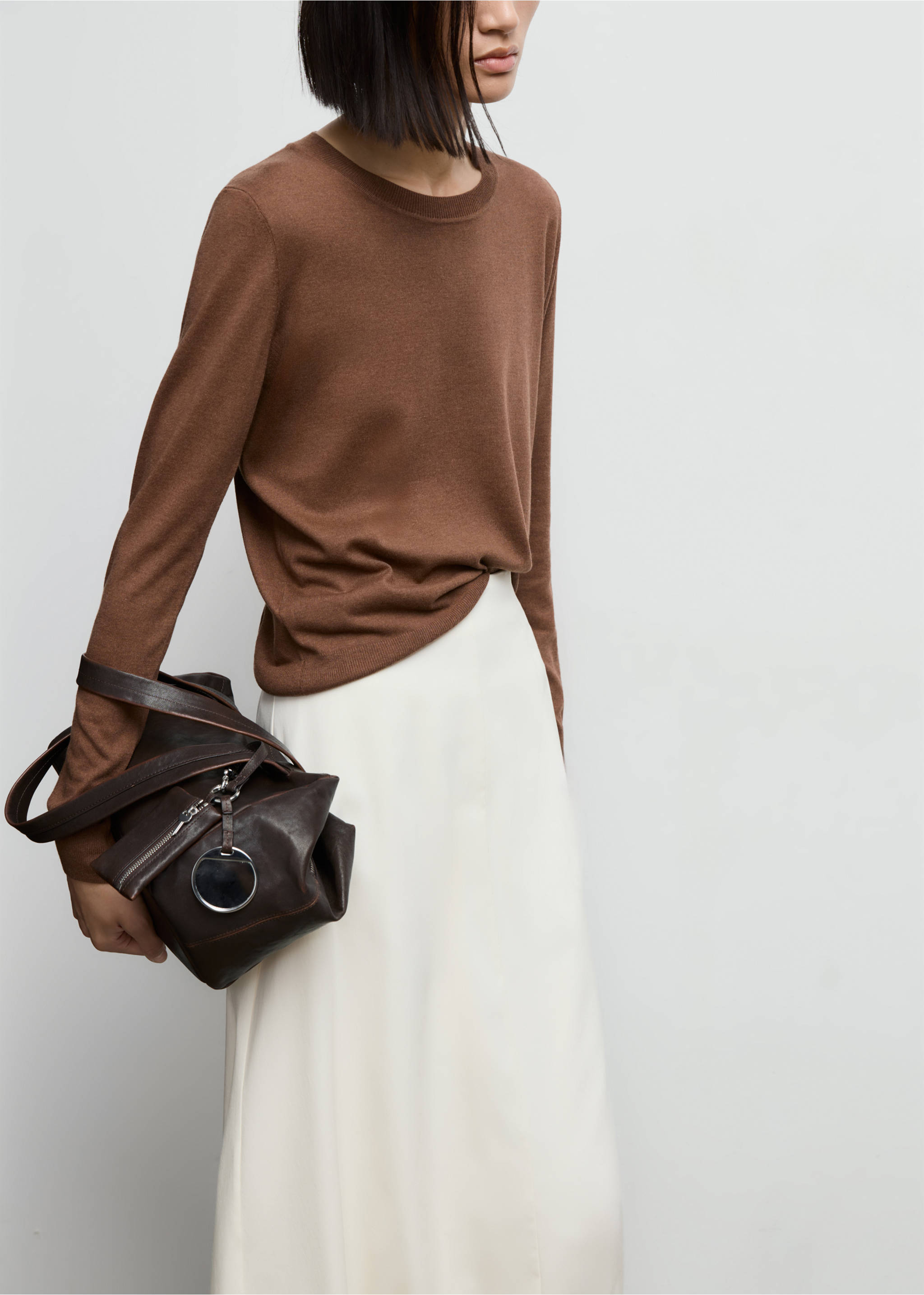 Fine-knit crew-neck sweater - Details of the article 2, Tobacco Brown. Ref: 17005817-00.