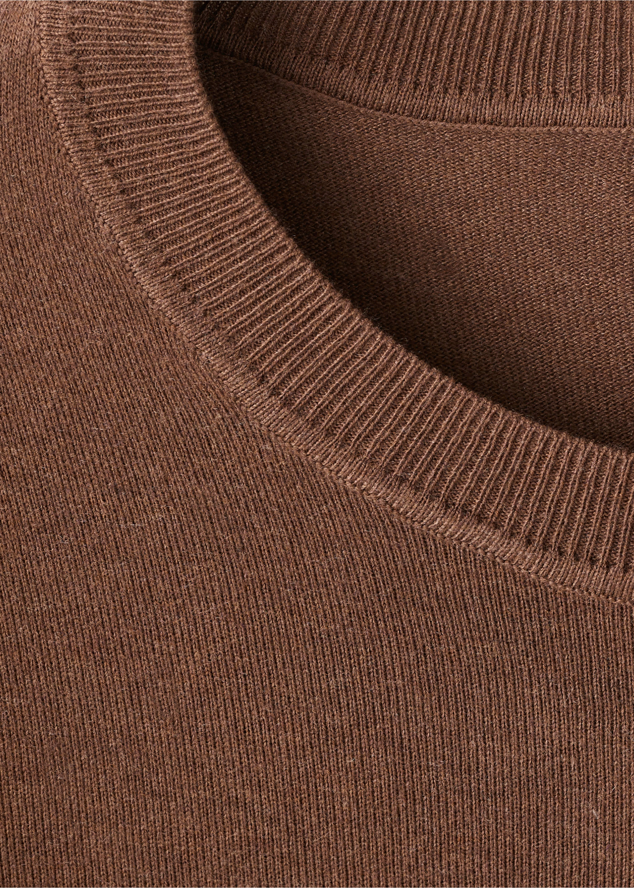 Fine-knit crew-neck sweater - Details of the article 8, Tobacco Brown. Ref: 17005817-00.