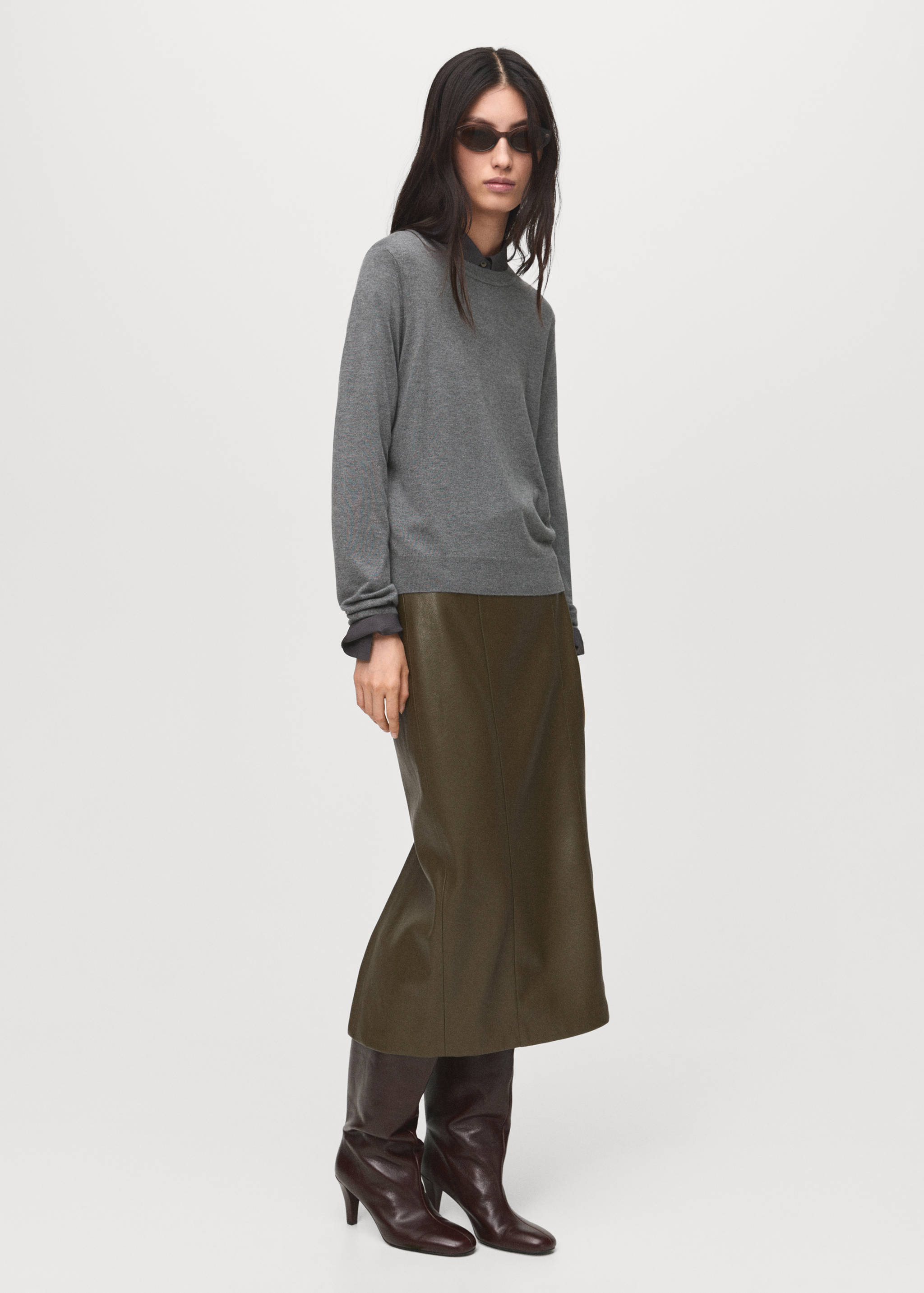 Fine-knit crew-neck sweater - General plane