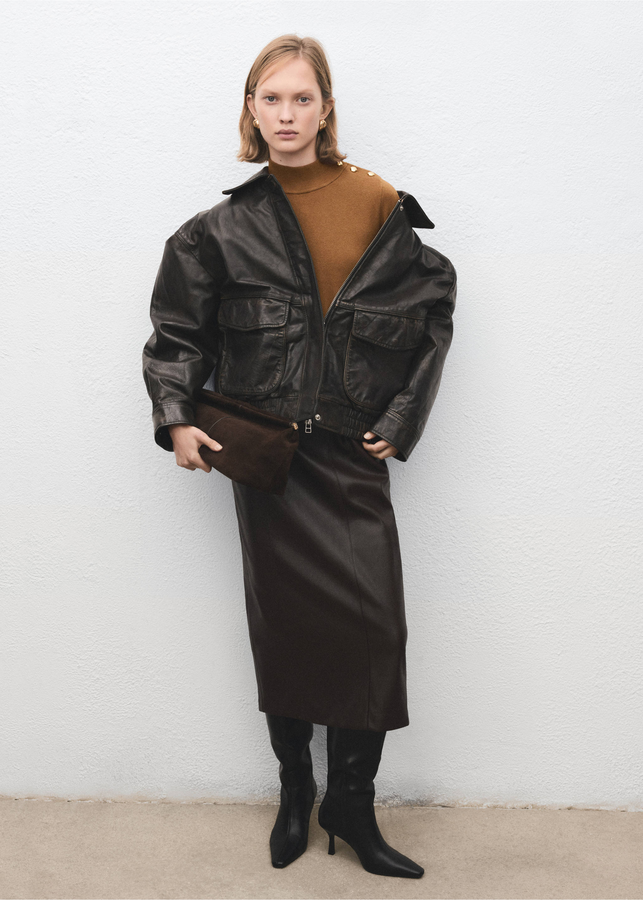 Perkins-neck sweater with button - General plane, Medium Brown. Ref: 17005824-00.