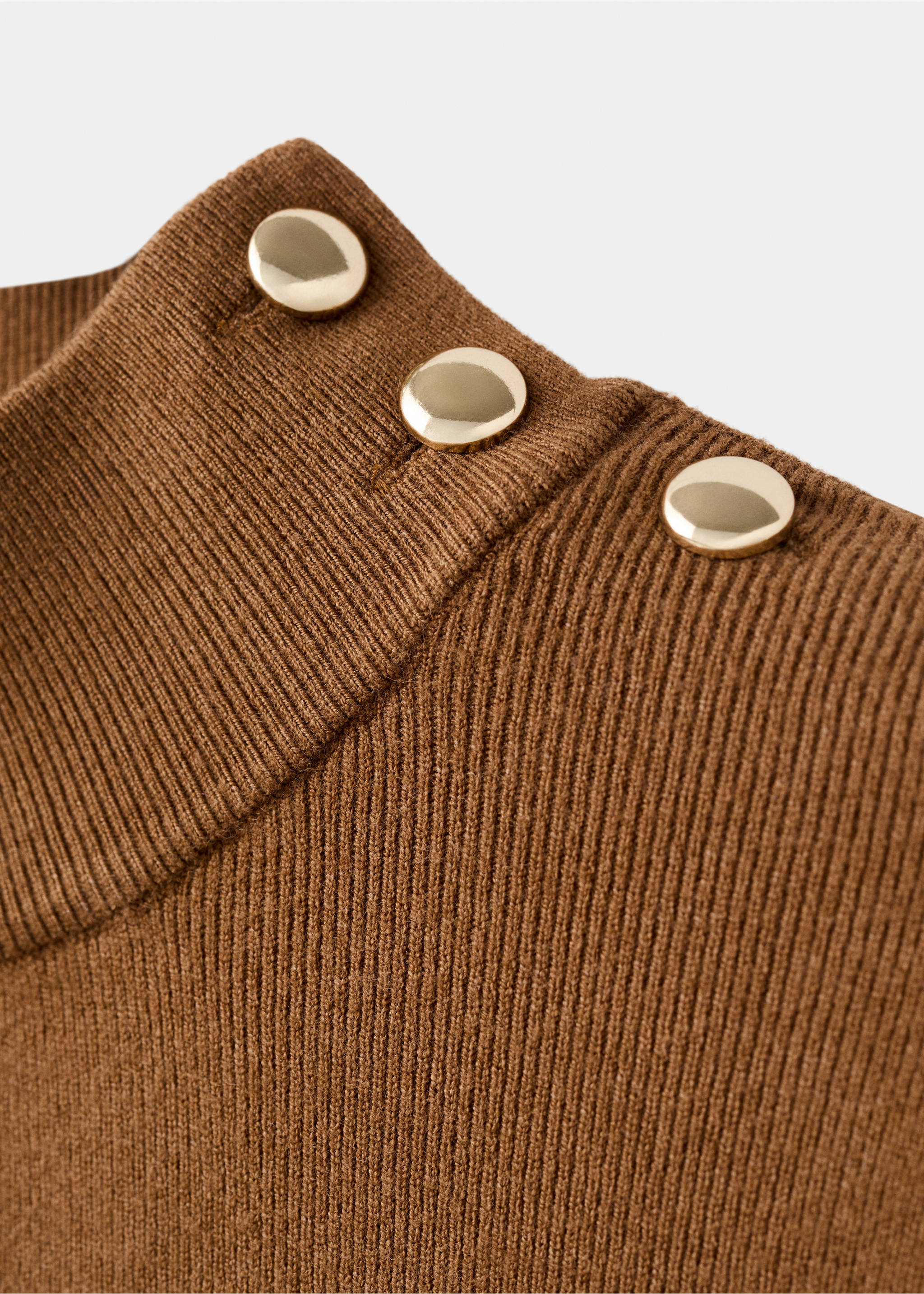 Perkins-neck sweater with button - Details of the article 8, Medium Brown. Ref: 17005824-00.