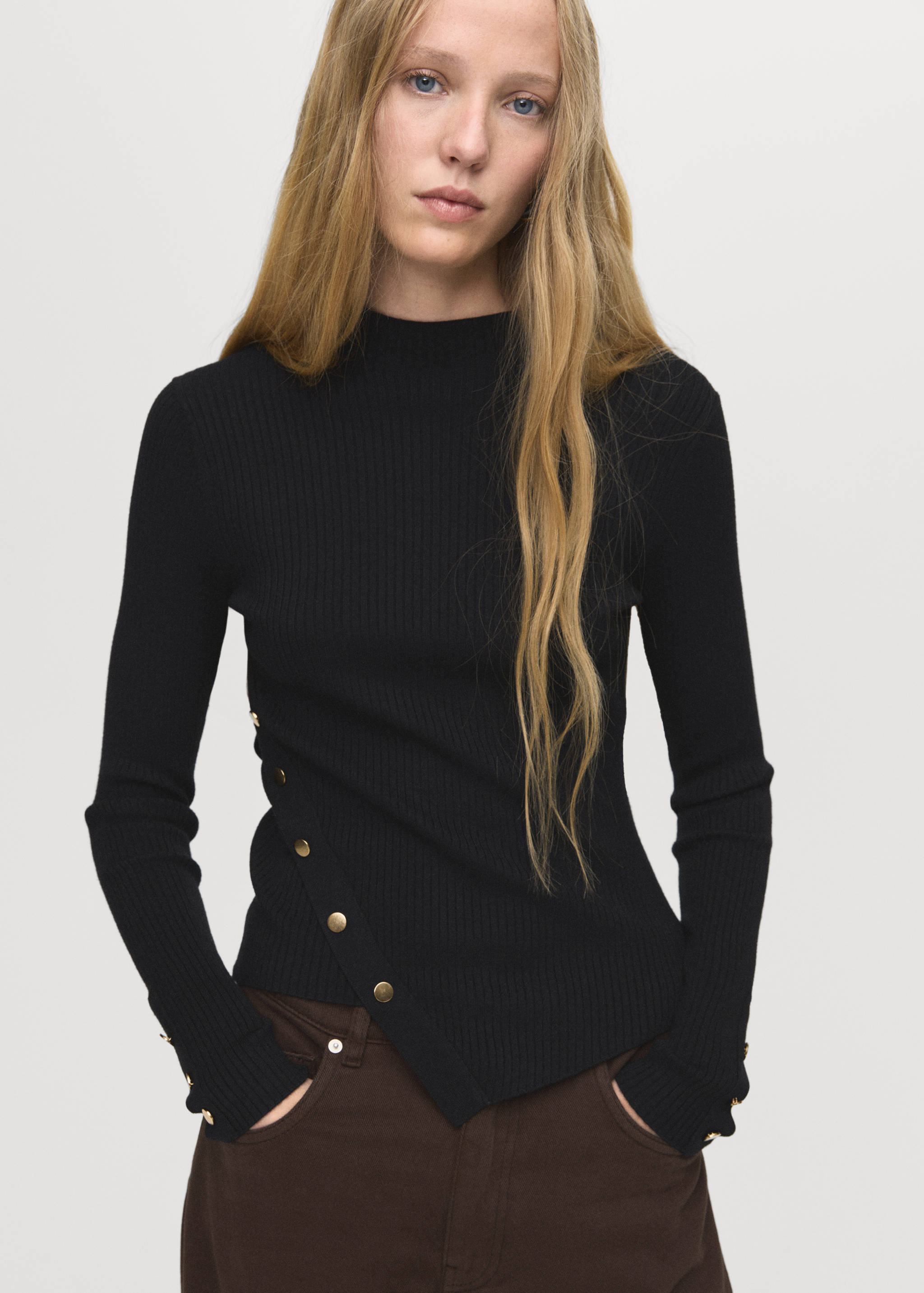 Asymmetrical sweater with buttons - Medium plane