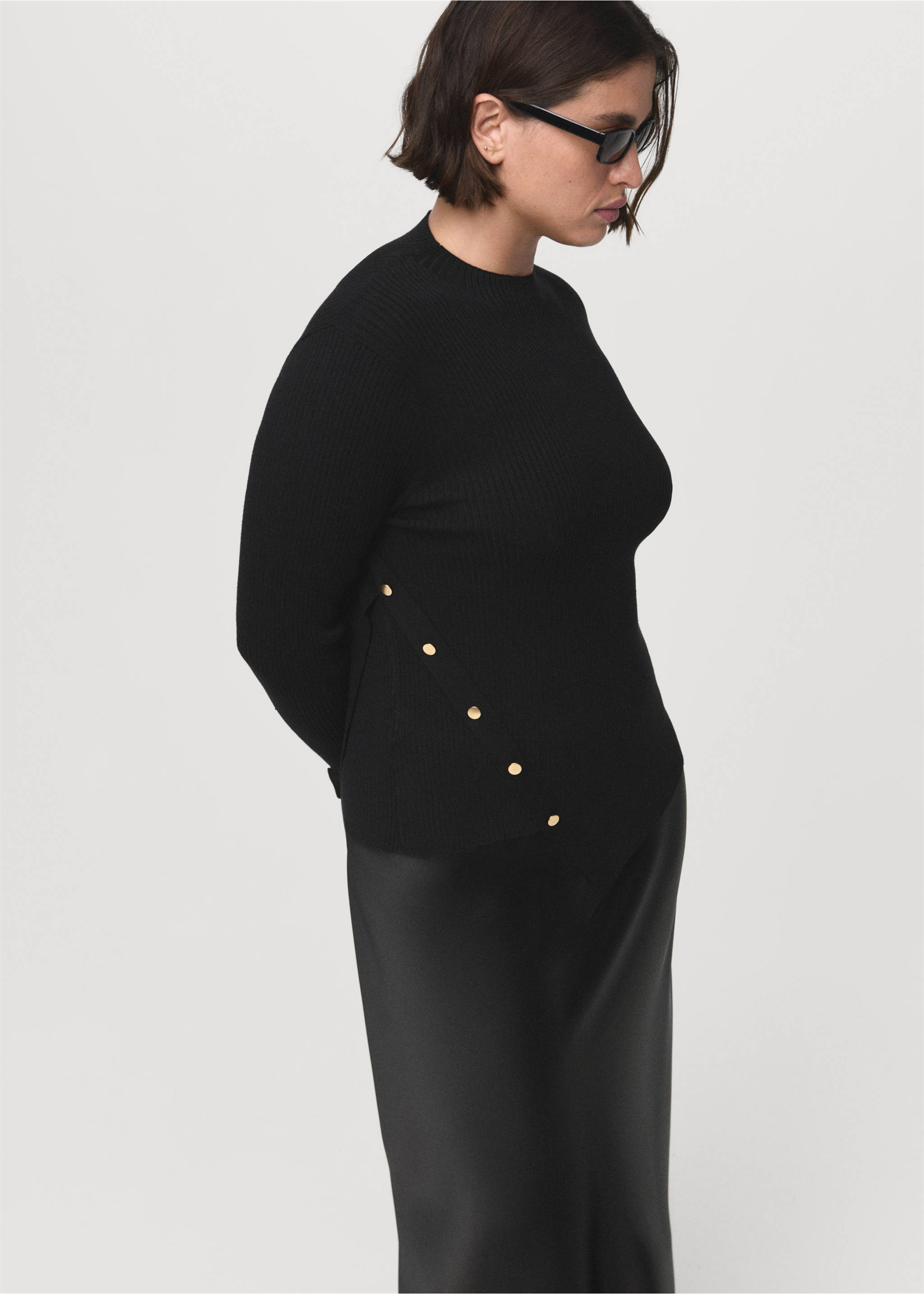 Asymmetrical sweater with buttons - Details of the article 4, Black. Ref: 17005826-00.