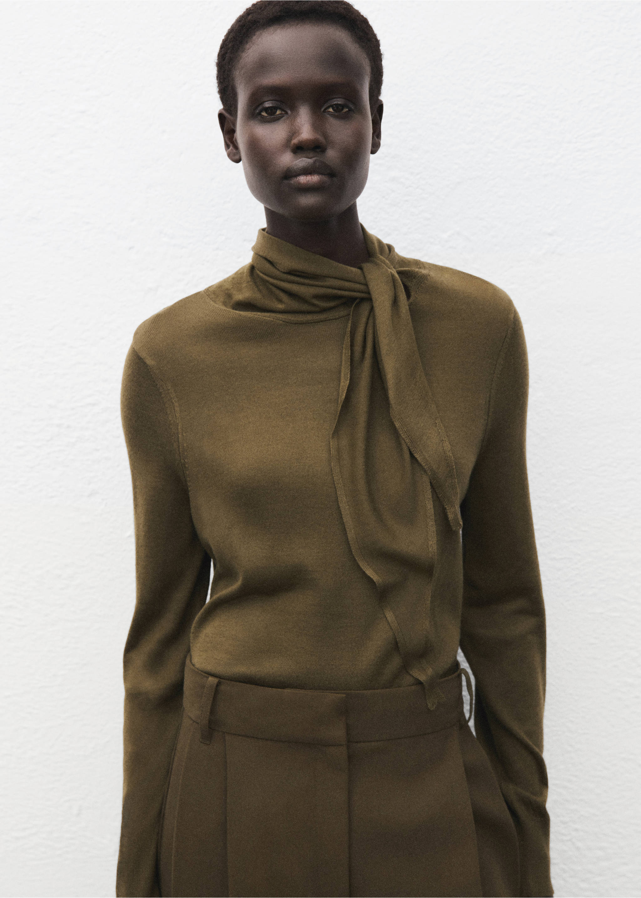 Turtleneck sweater with knot - Medium plane, Olive Green. Ref: 17005837-00.