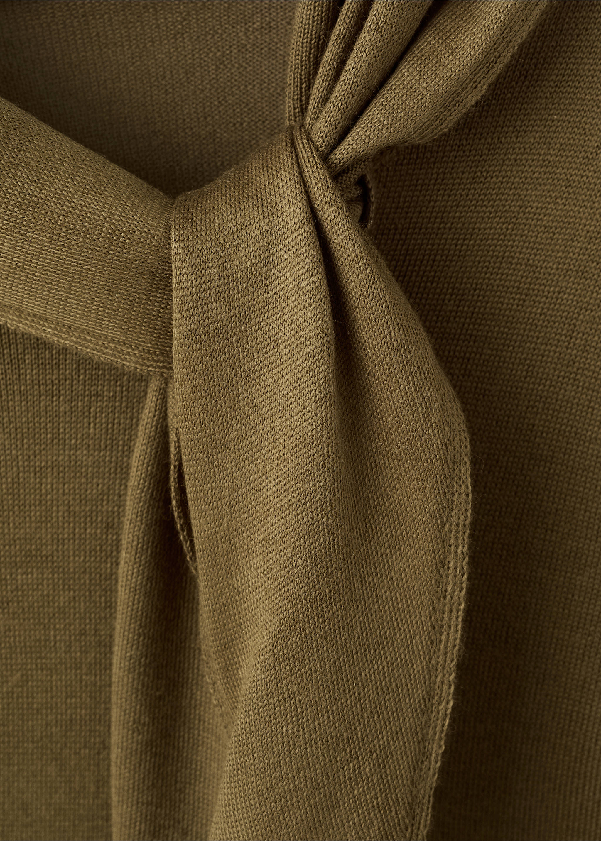 Turtleneck sweater with knot - Details of the article 8, Olive Green. Ref: 17005837-00.