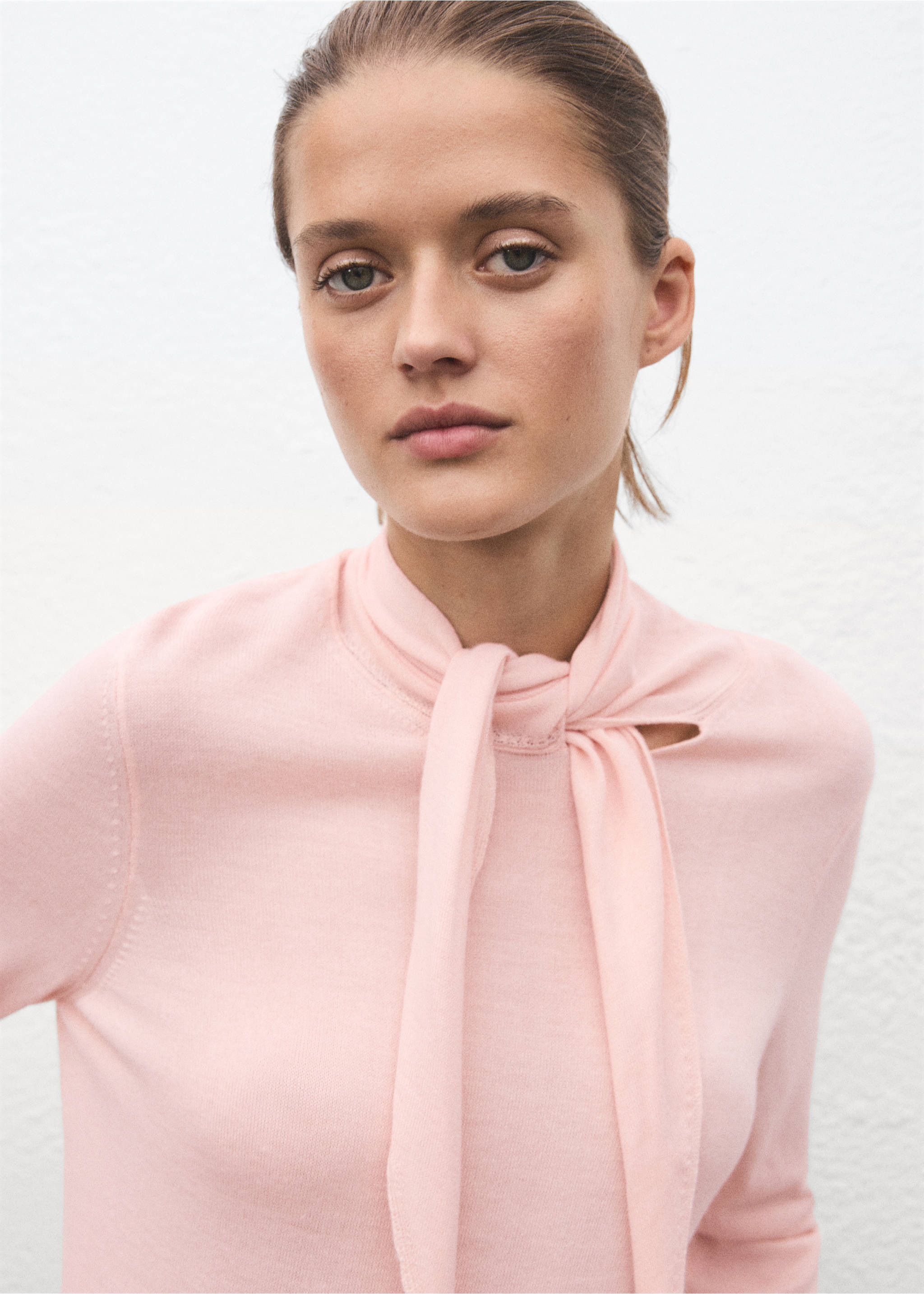 Turtleneck sweater with knot - Details of the article 1, Pastel Pink. Ref: 17005837-00.