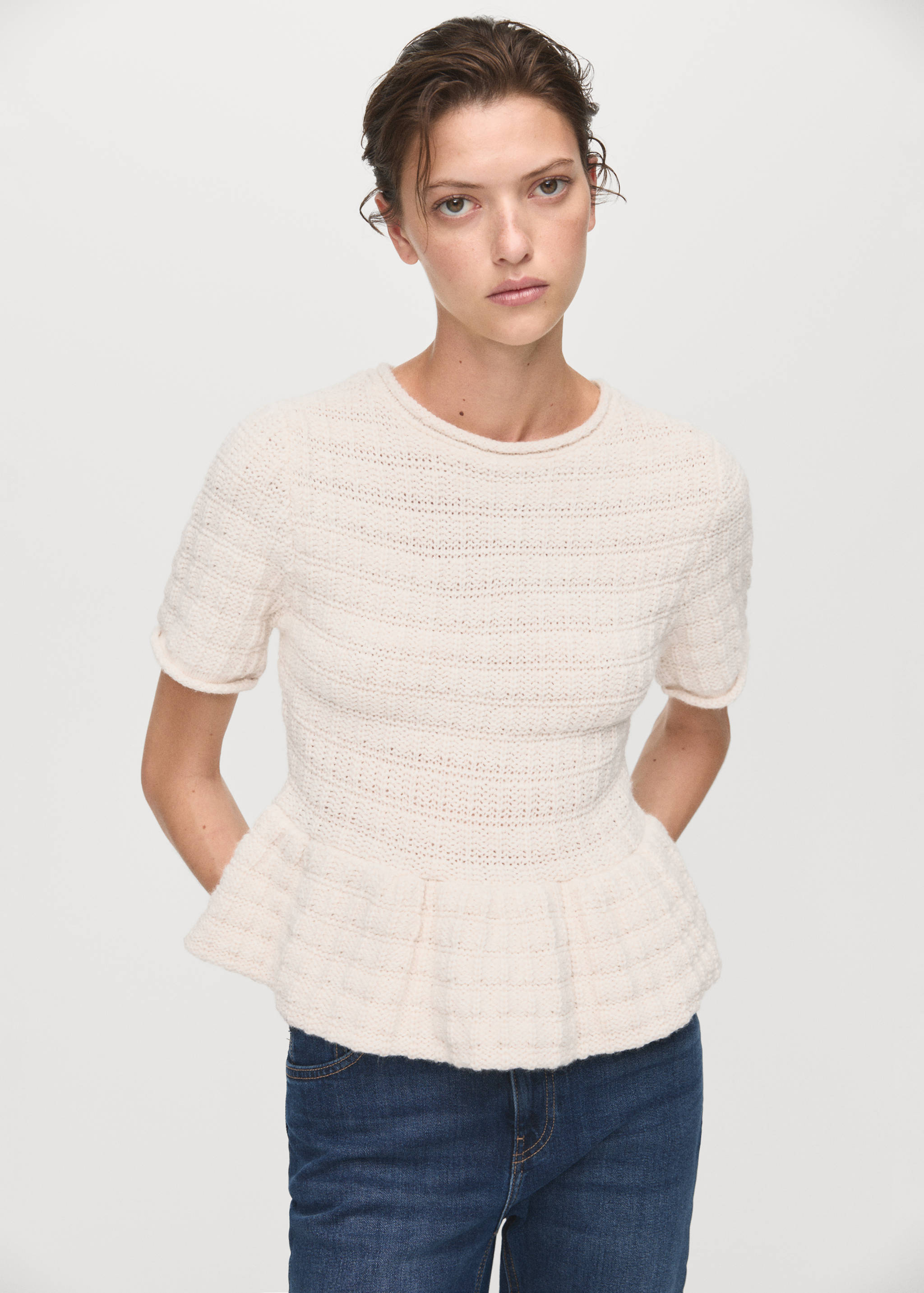 Textured sweater with ruffles - Medium plane