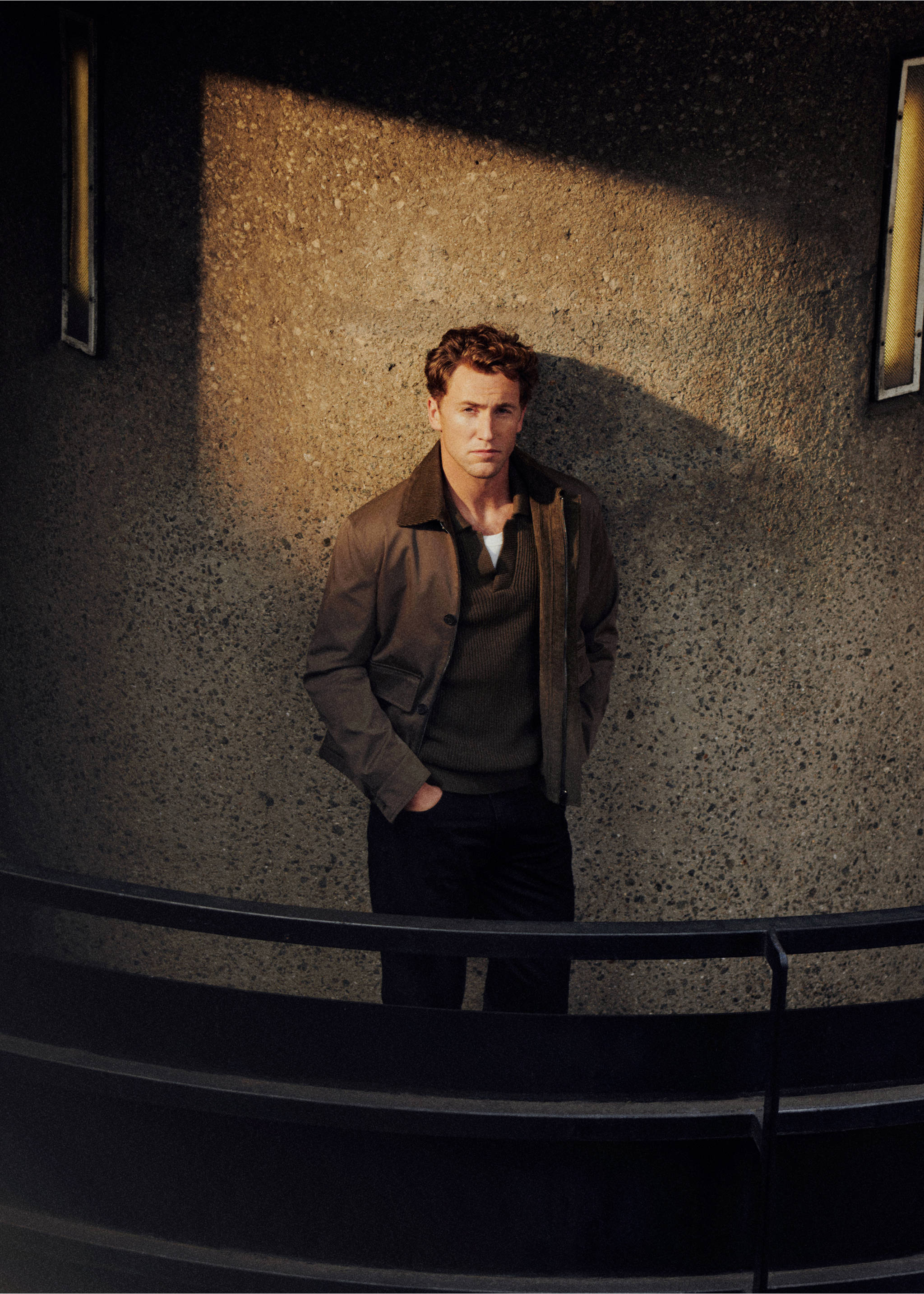 Water-repellent jacket with corduroy collar - Details of the article 3, Olive Green. Ref: 17005973-00.