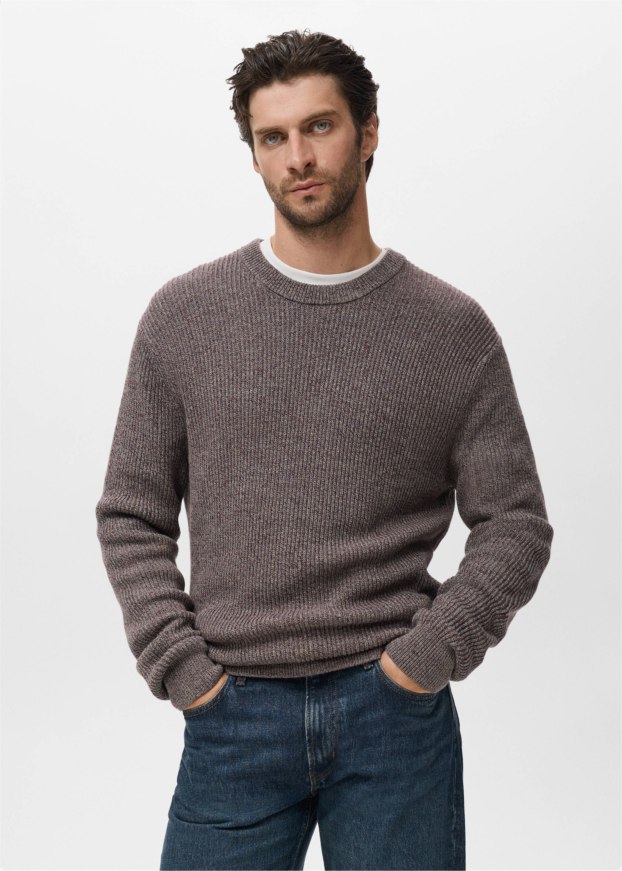 Mauve melange knitted crew-neck sweater in a textured finish., Wine. Ref: 17005978-00.